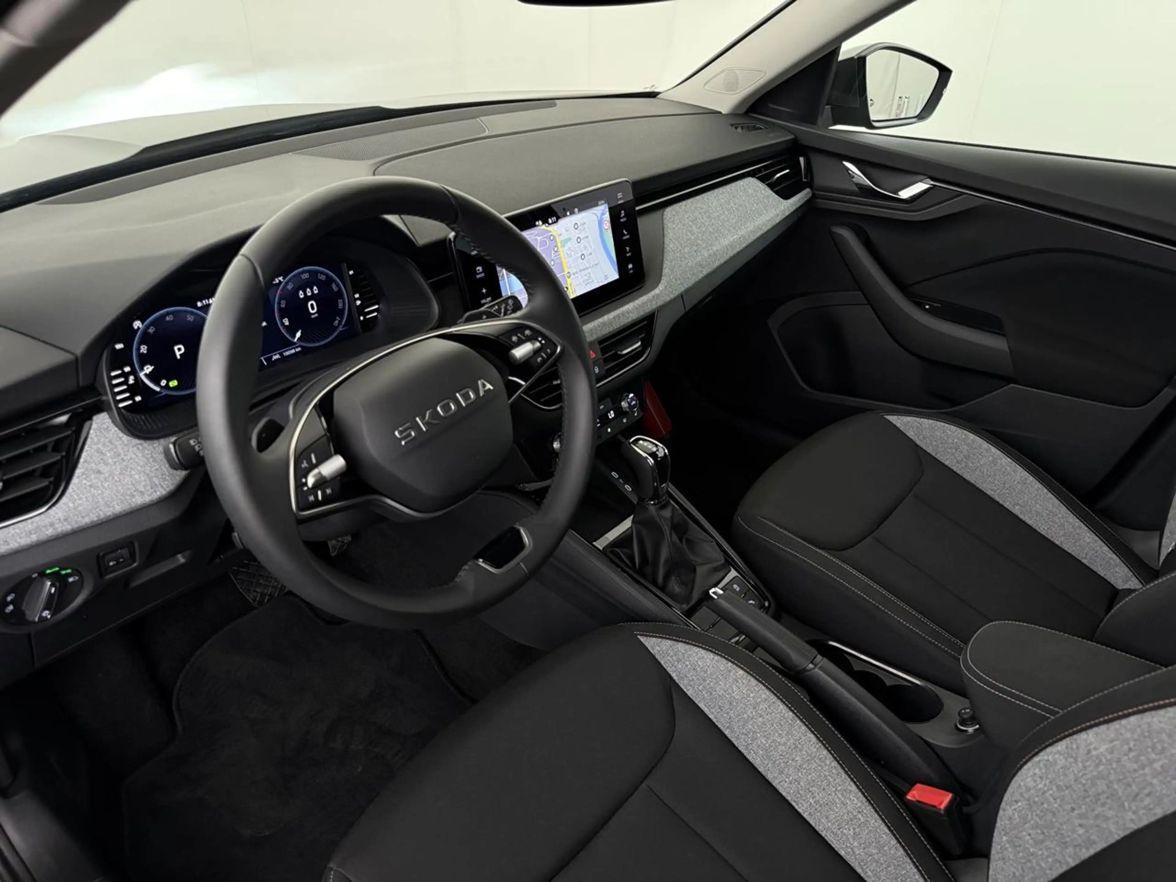 Skoda Kamiq 1.0 TSI Corporate DSG — photo 13