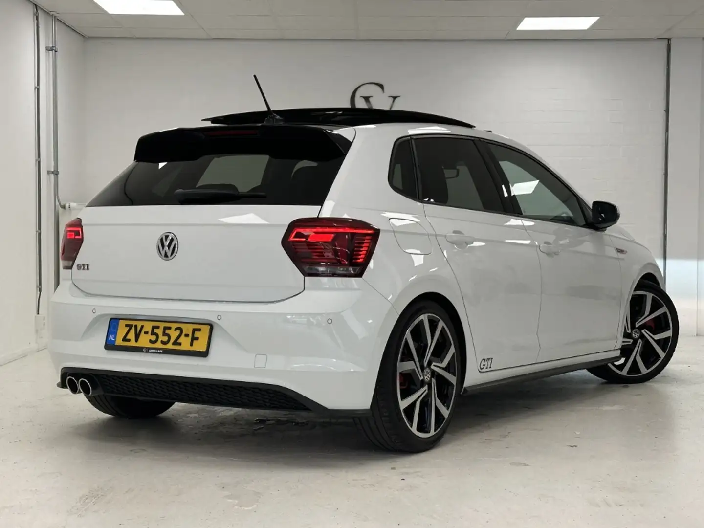 Volkswagen Polo GTI 2.0 TSI 260pk NL auto | Panoramadak | Beats Audio Wit - 2