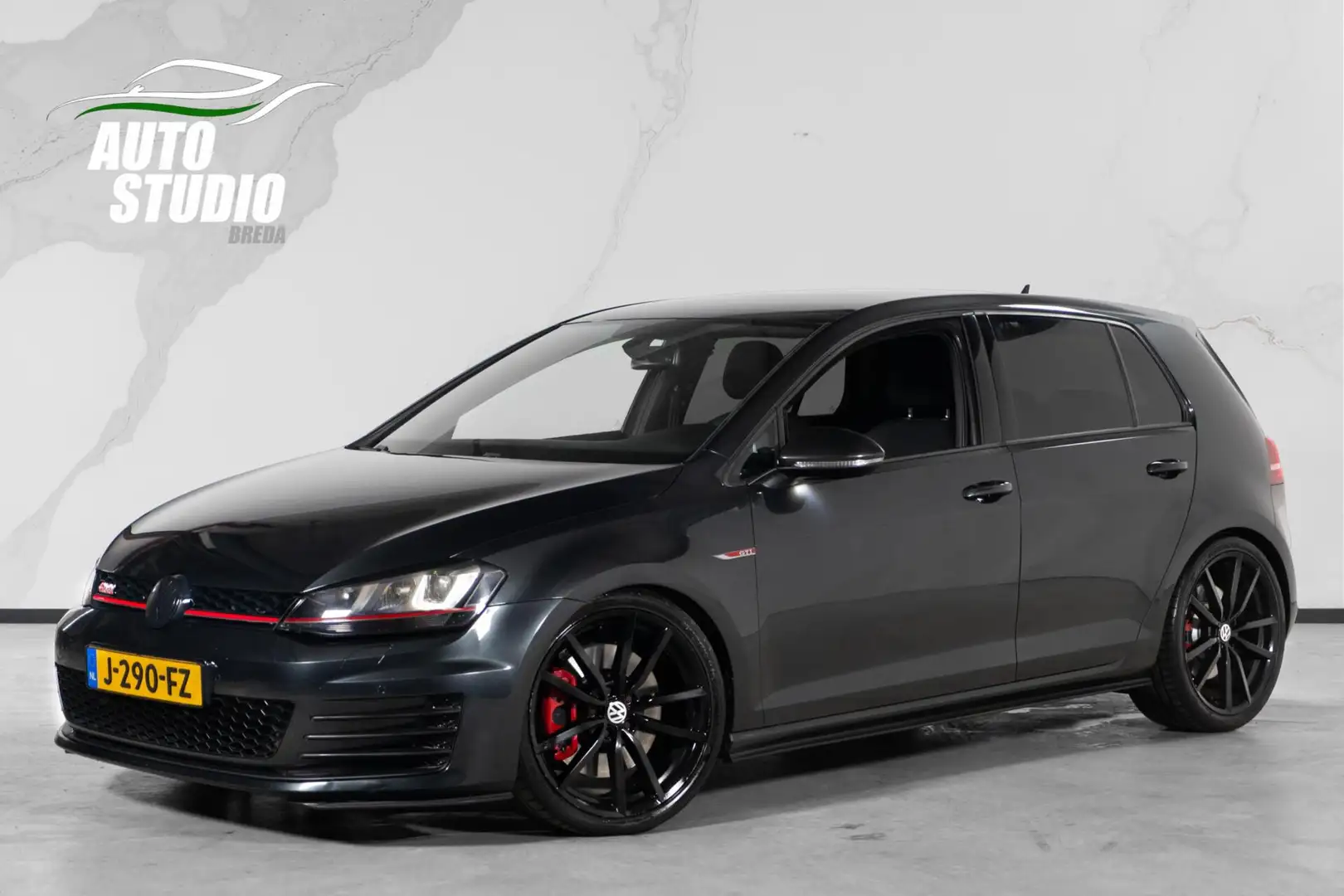 Volkswagen Golf GTI 2.0 TSI Performance | Dynaudio | Led | Zwart - 1