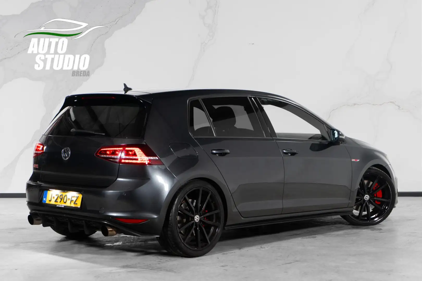 Volkswagen Golf GTI 2.0 TSI Performance | Dynaudio | Led | Zwart - 2