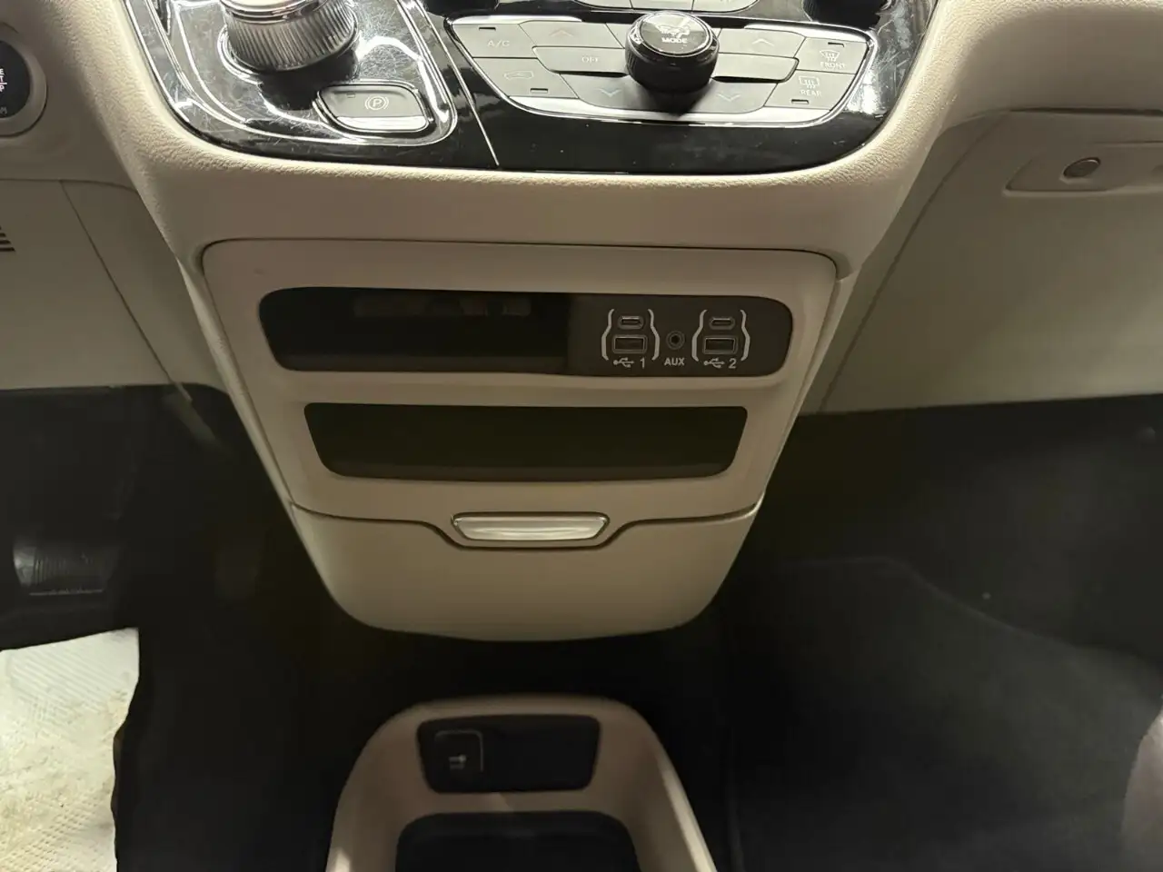 Chrysler Grand Caravan снимка Chrysler Grand Caravan