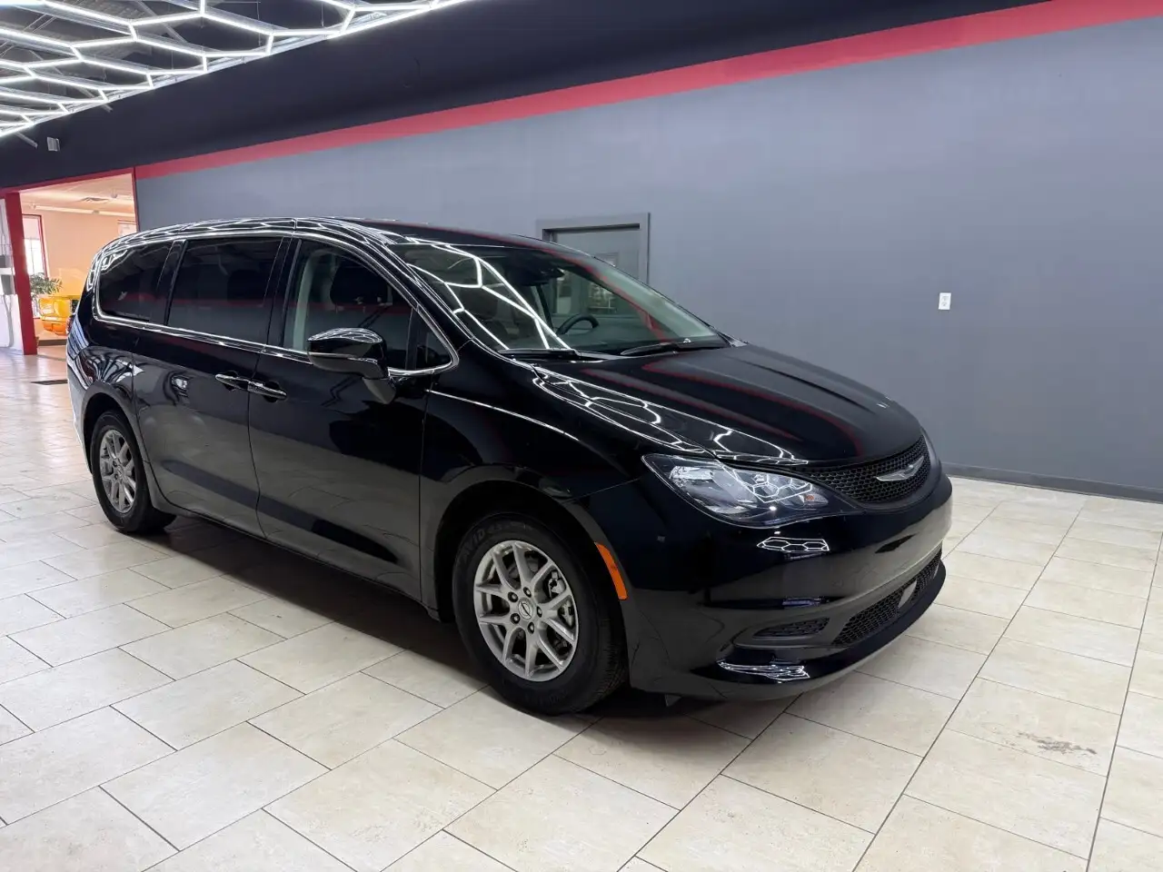 Chrysler Grand Caravan снимка Chrysler Grand Caravan