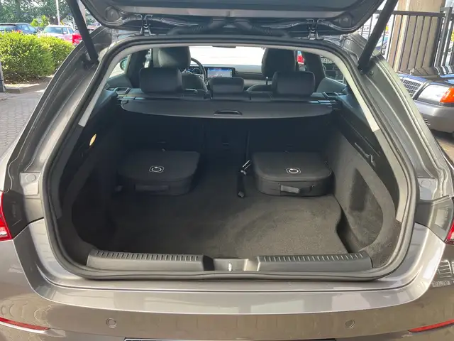 Mercedes-Benz CLA view 7