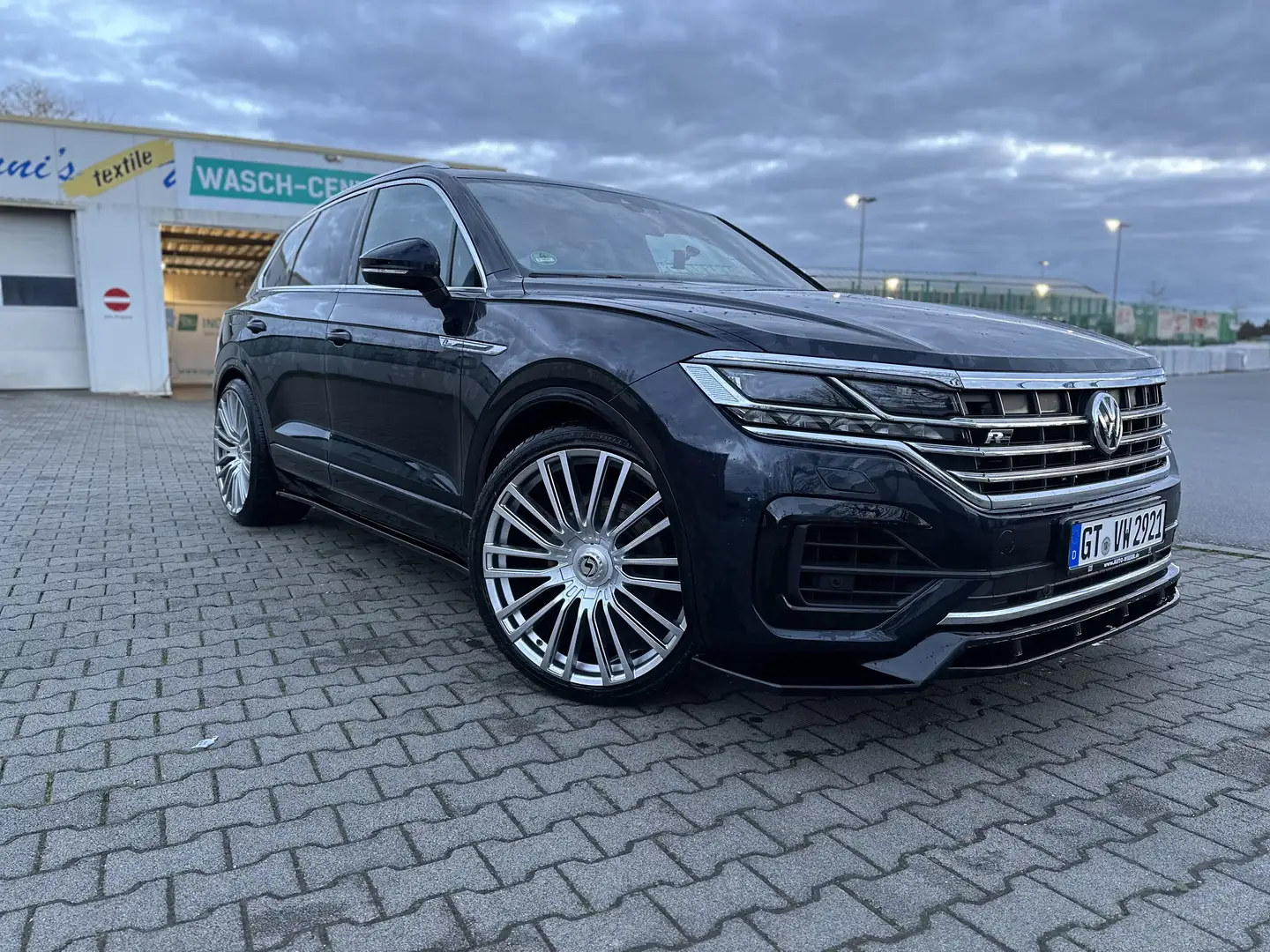 Volkswagen Touareg R-Line 4Motion Blau - 2