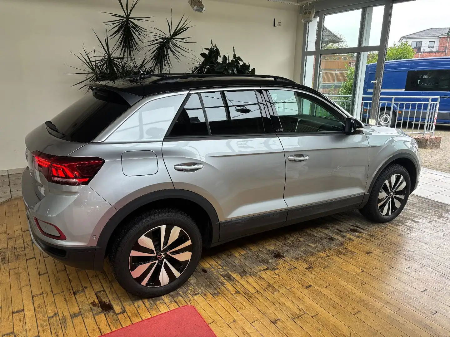 Volkswagen T-Roc 1.5 TSI OPF DSG MOVE Silber - 2