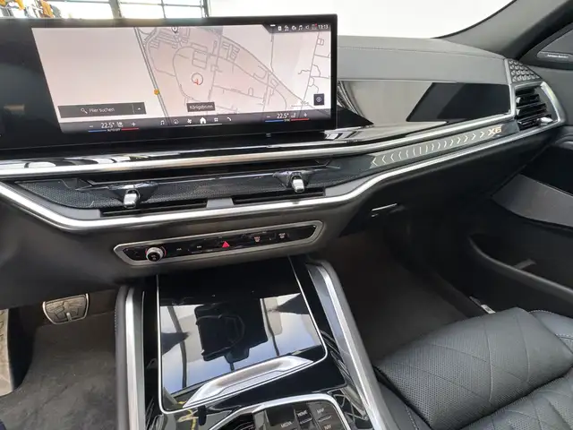 BMW X6 view 10
