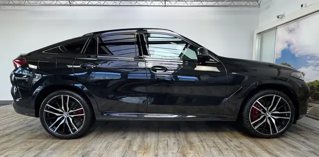 BMW X6 view 4