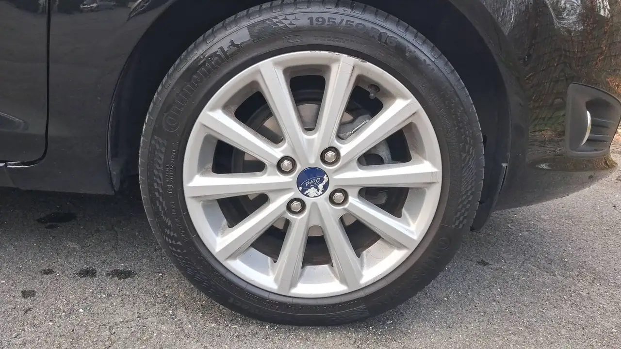 Ford Fiesta 3 portes — photo 17