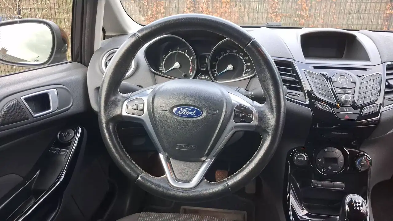 Ford Fiesta 3 portes — photo 22