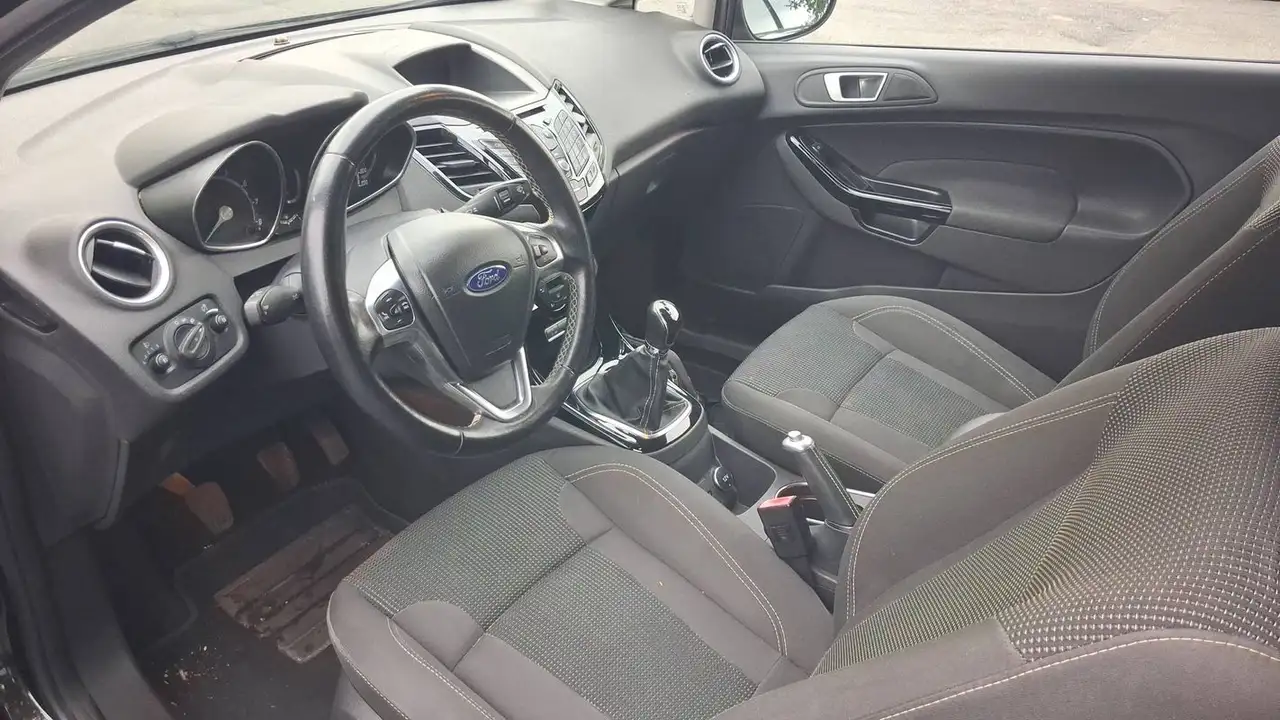 Ford Fiesta 3 portes — photo 8