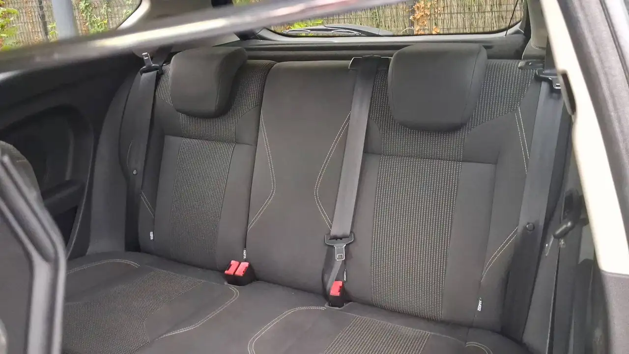 Ford Fiesta 3 portes — photo 9
