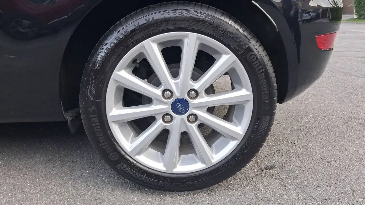 Ford Fiesta 3 portes — photo 19