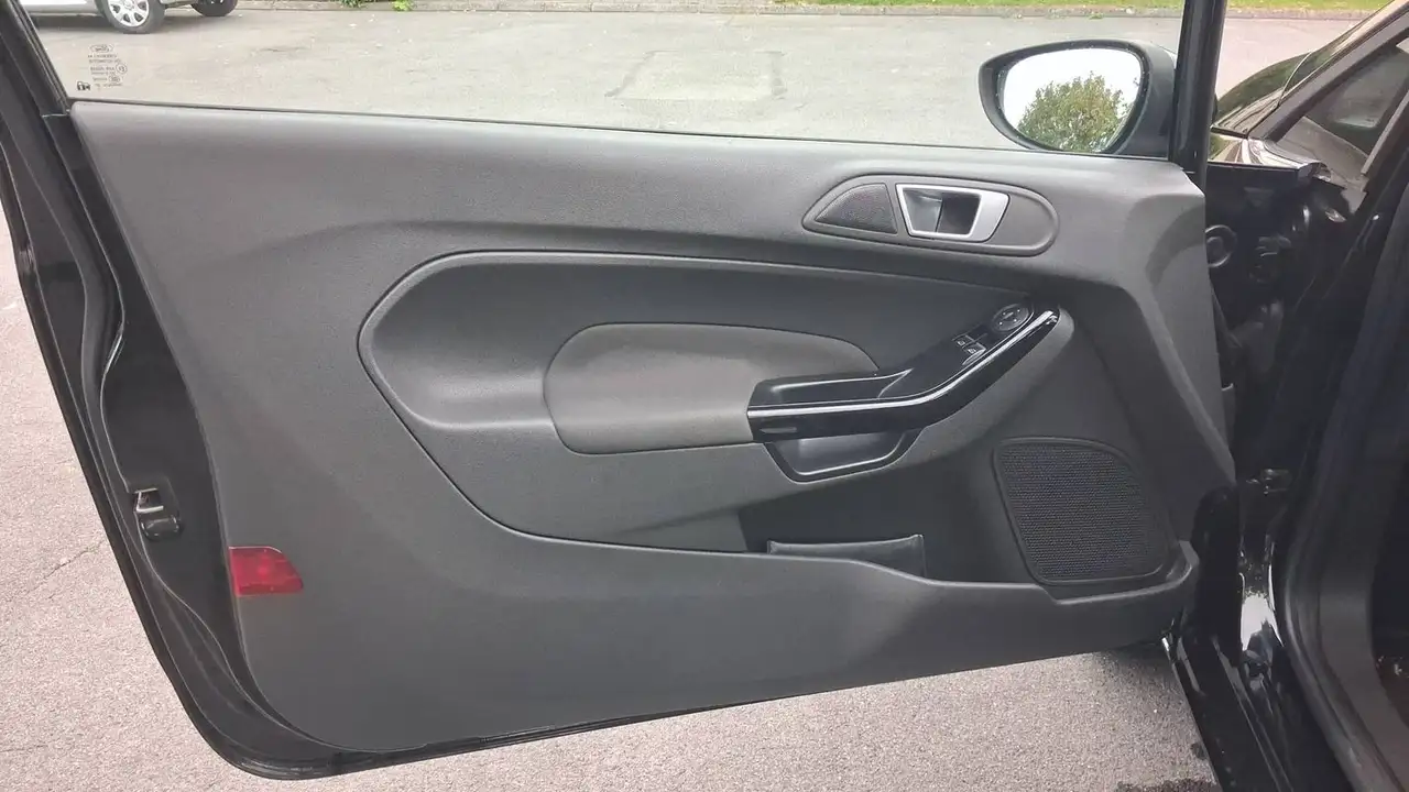Ford Fiesta 3 portes — photo 7