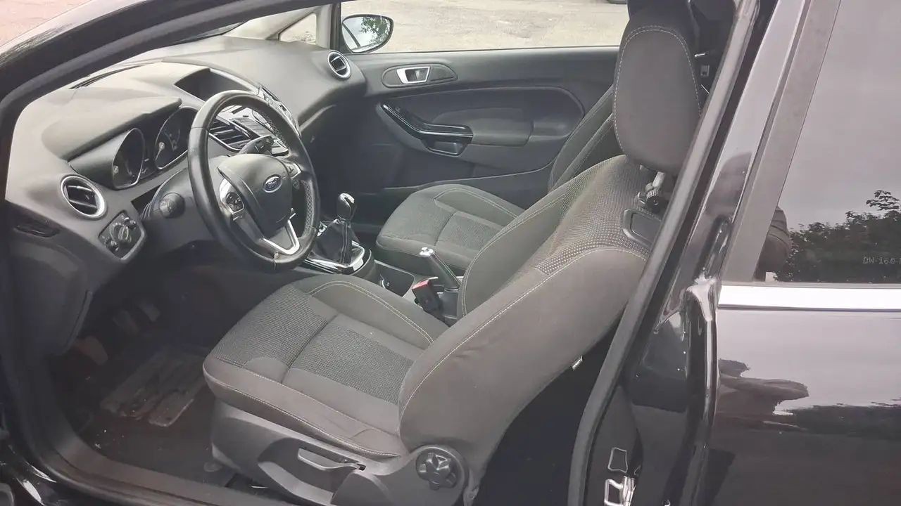 Ford Fiesta 3 portes — photo 25