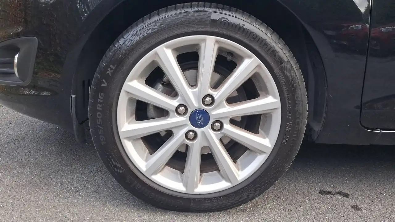 Ford Fiesta 3 portes — photo 18