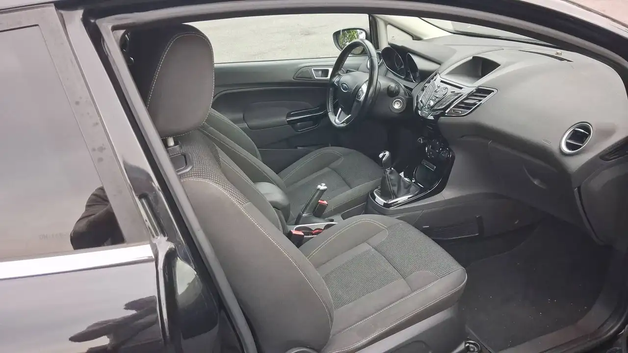 Ford Fiesta 3 portes — photo 27