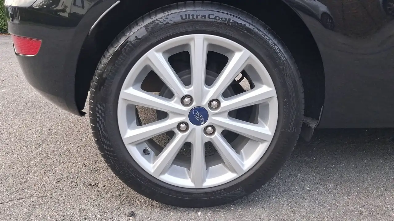 Ford Fiesta 3 portes — photo 16