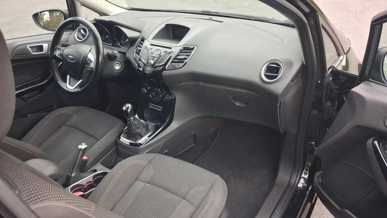 Ford Fiesta 3 portes — photo 10