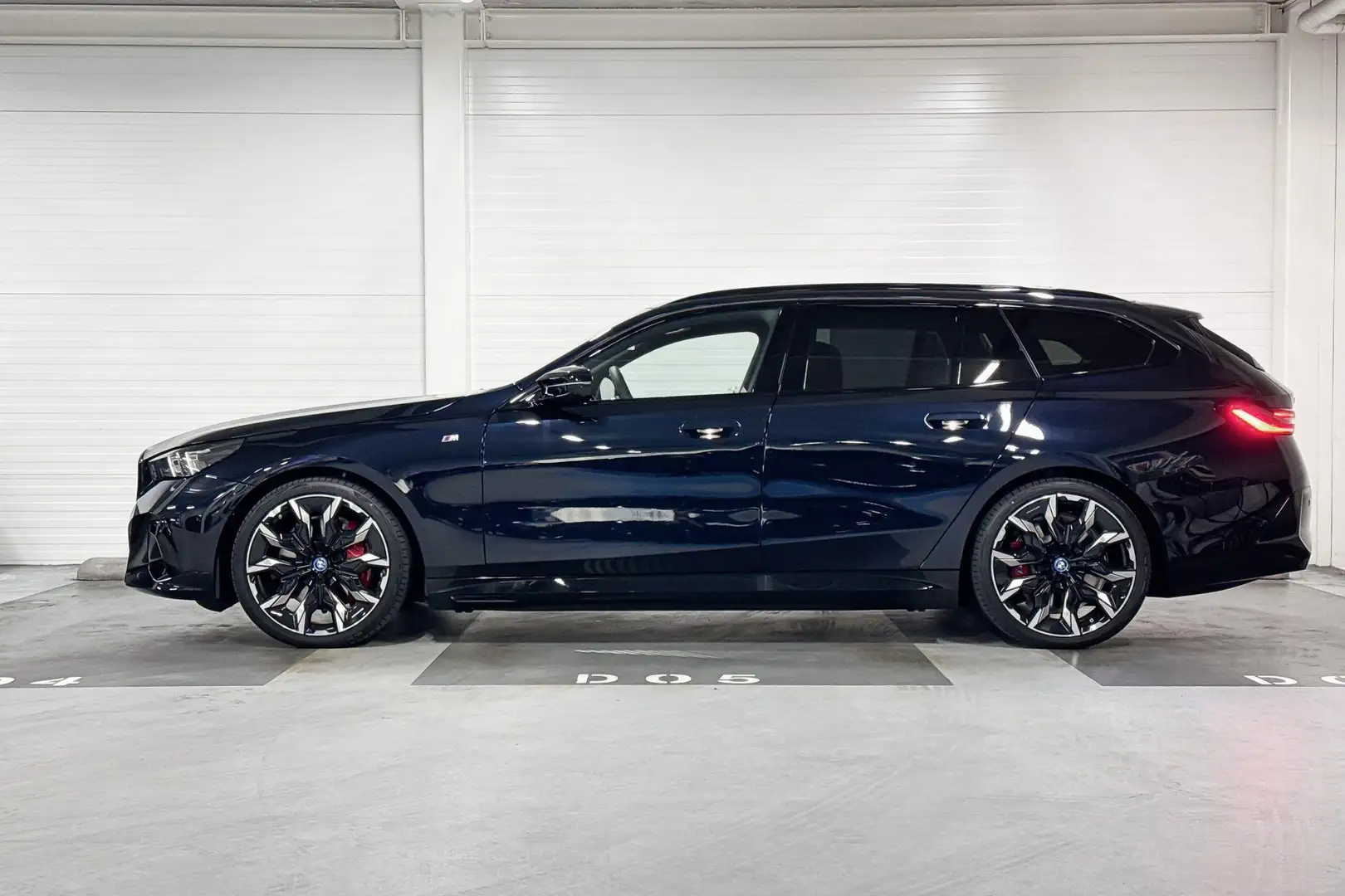 BMW i5 Touring M60 xDrive | M-Sport Pro | Travel Pack | I Zwart - 2