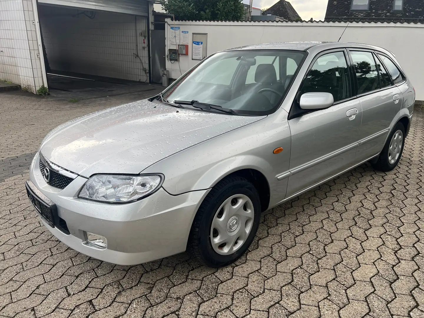 Mazda 323 F 1.6 Comfort , Klima , 1Hand,TÜV & Service neu Silber - 1