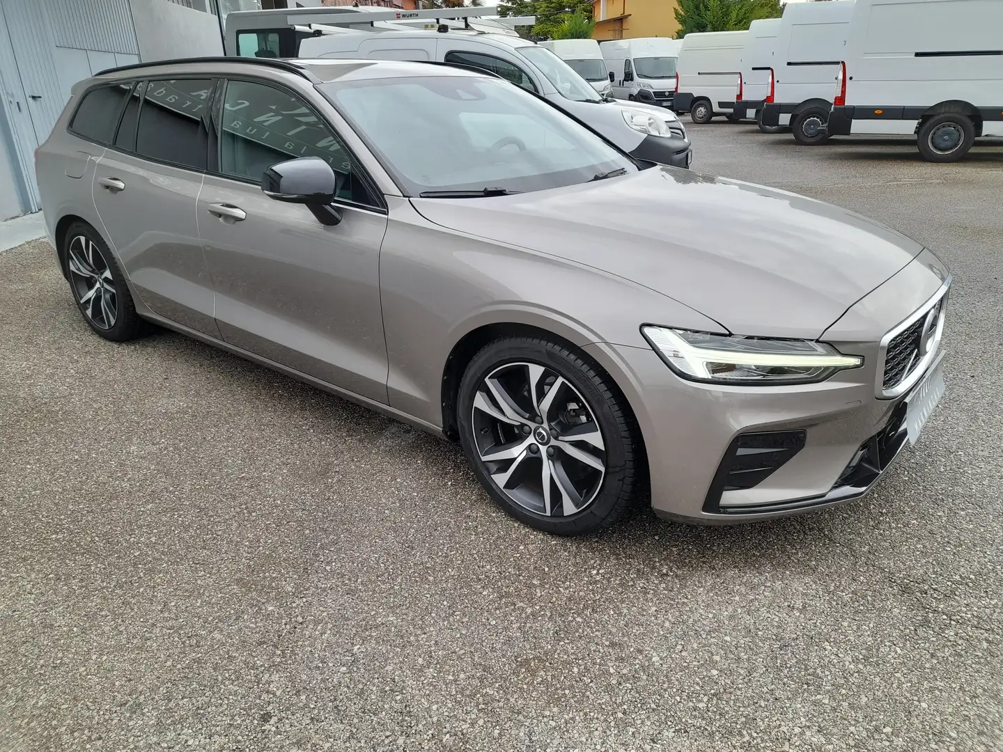Volvo V60 V60 2.0 d3 R-design TETTO EURO6DTEMP Grigio - 1
