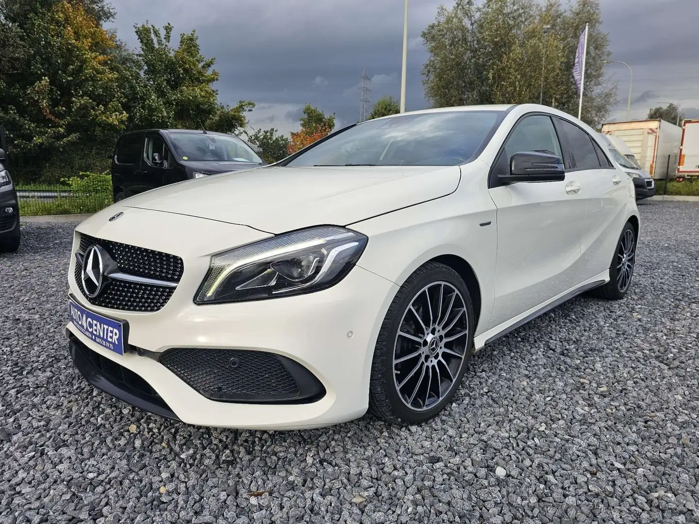 Mercedes-Benz A 180 PACK AMG EDITION INT/EXT // GARANTIE 1 AN // Blanc - 1