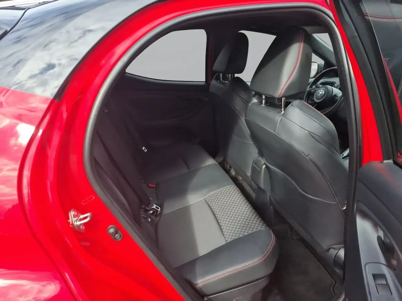 Toyota Yaris Hybrid Premier Edition, HUD/SHZ/CAM/WKR, миниатюра 19
