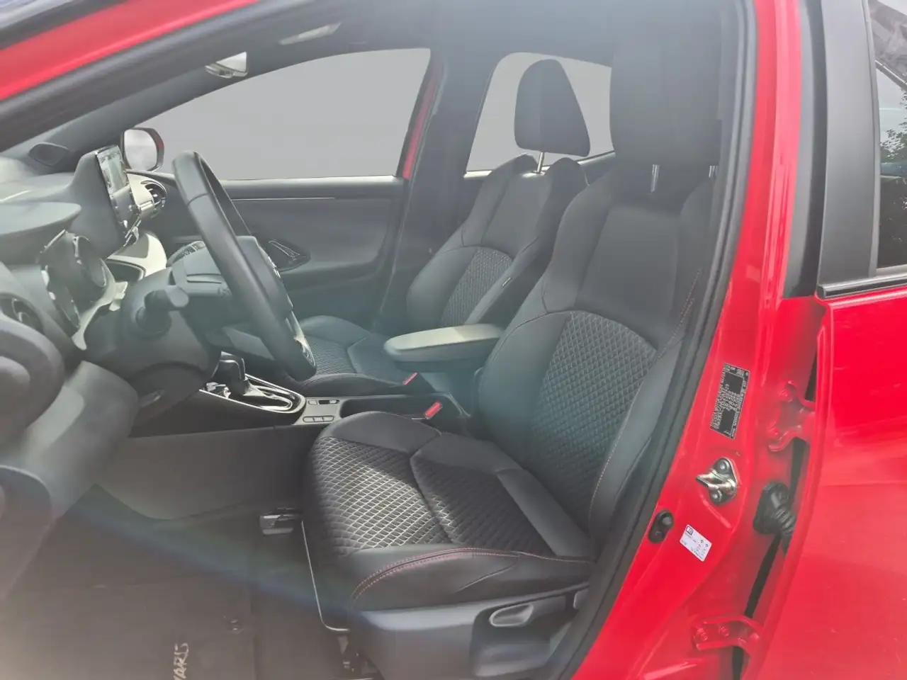 Toyota Yaris Hybrid Premier Edition, HUD/SHZ/CAM/WKR, миниатюра 15