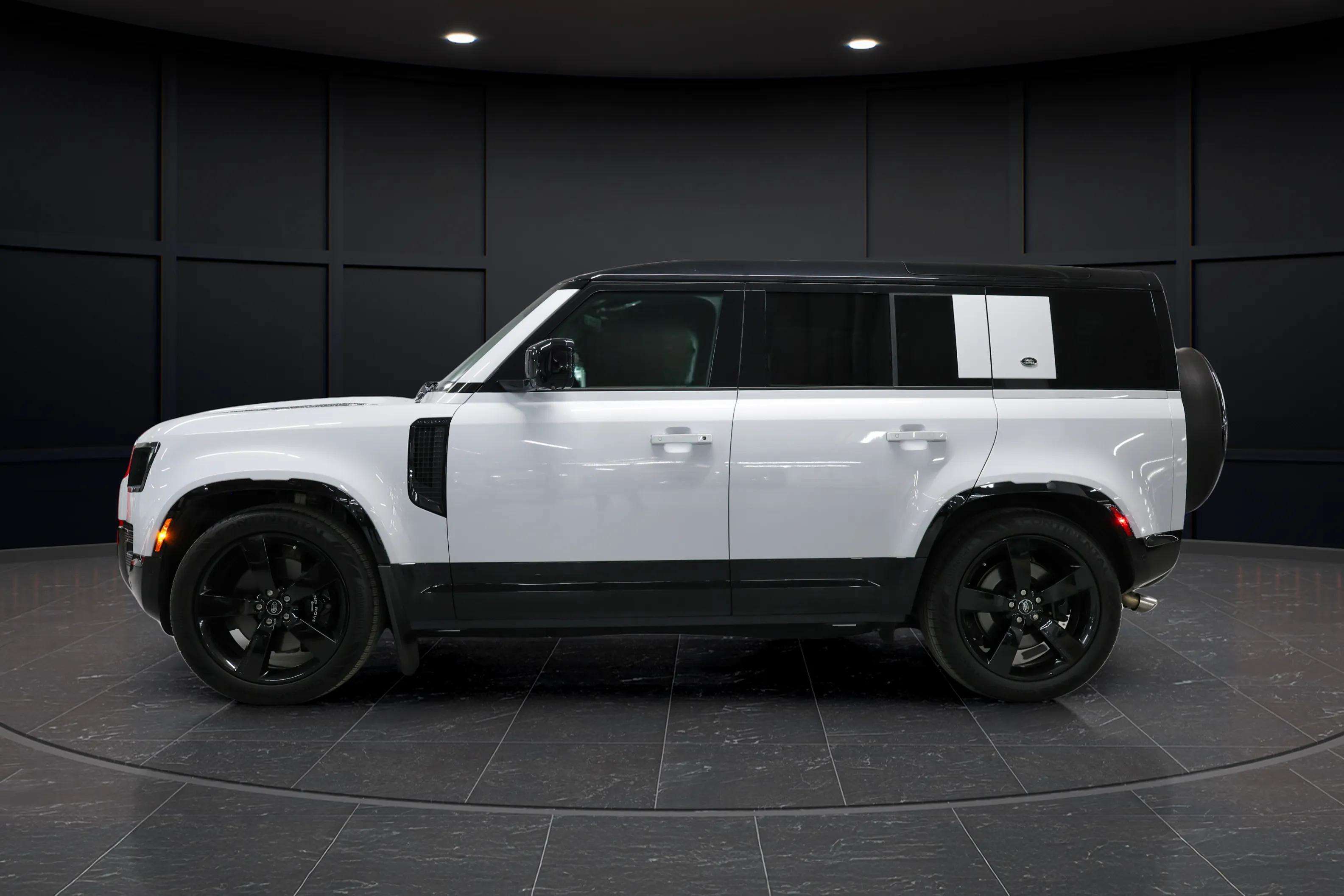 2023 Land Rover Defender 110 V8 AWD P525 - Loaded - Warranty - PPF thumb 7