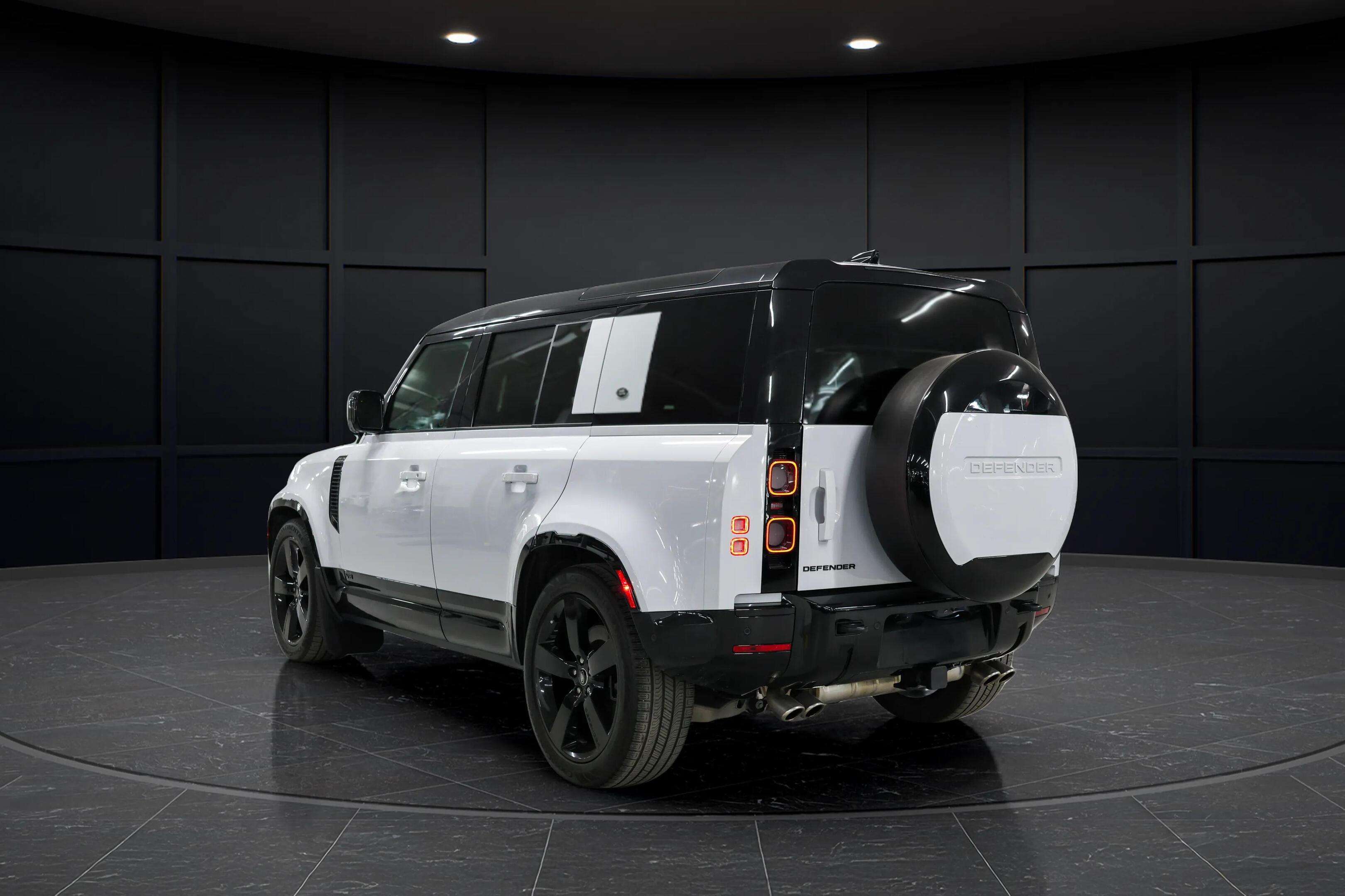 2023 Land Rover Defender 110 V8 AWD P525 - Loaded - Warranty - PPF thumb 9