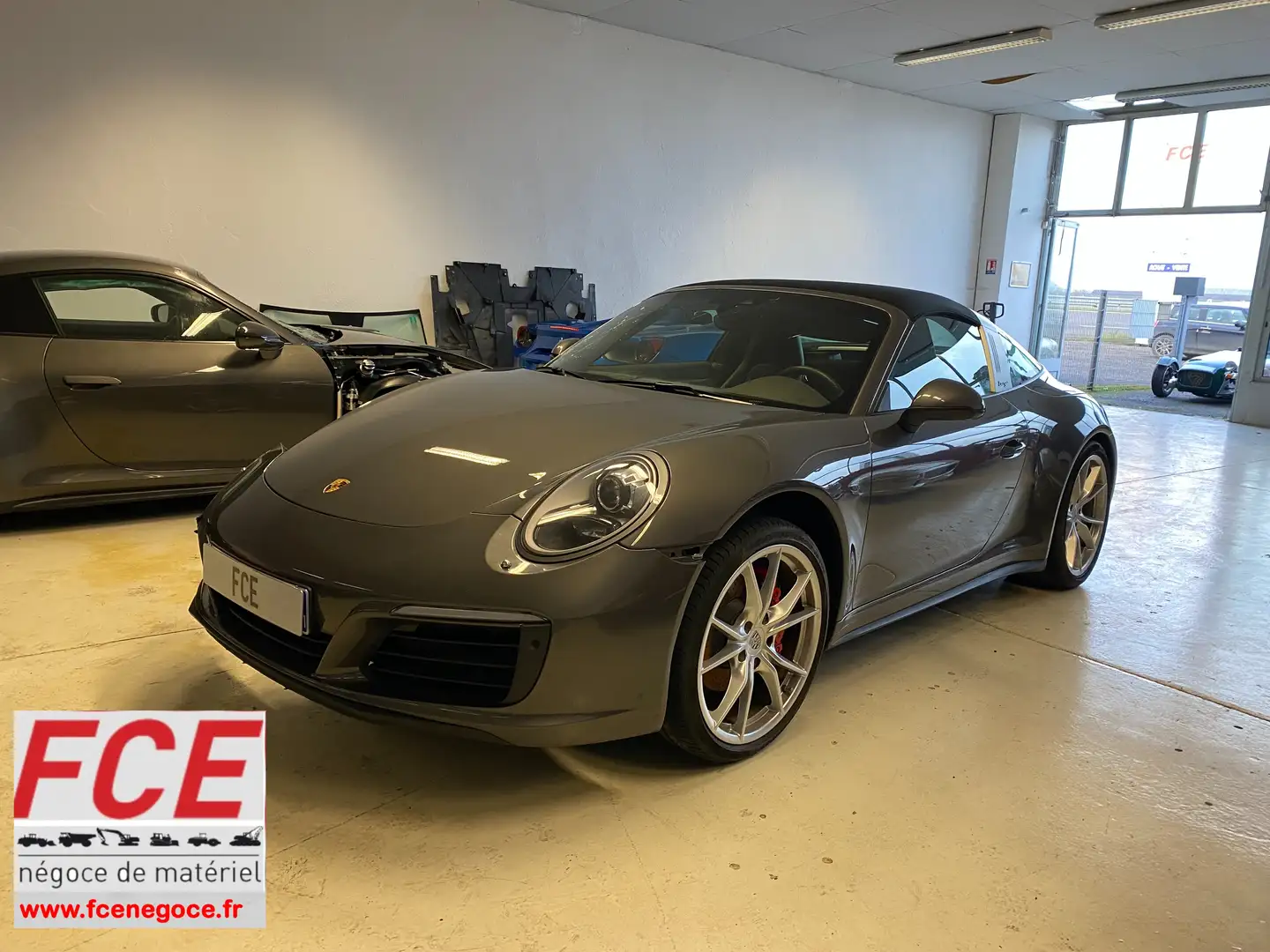 Porsche 911 911 CARRERA 4 TARGA  3.0i 370 PDK7 endommagée Argent - 1
