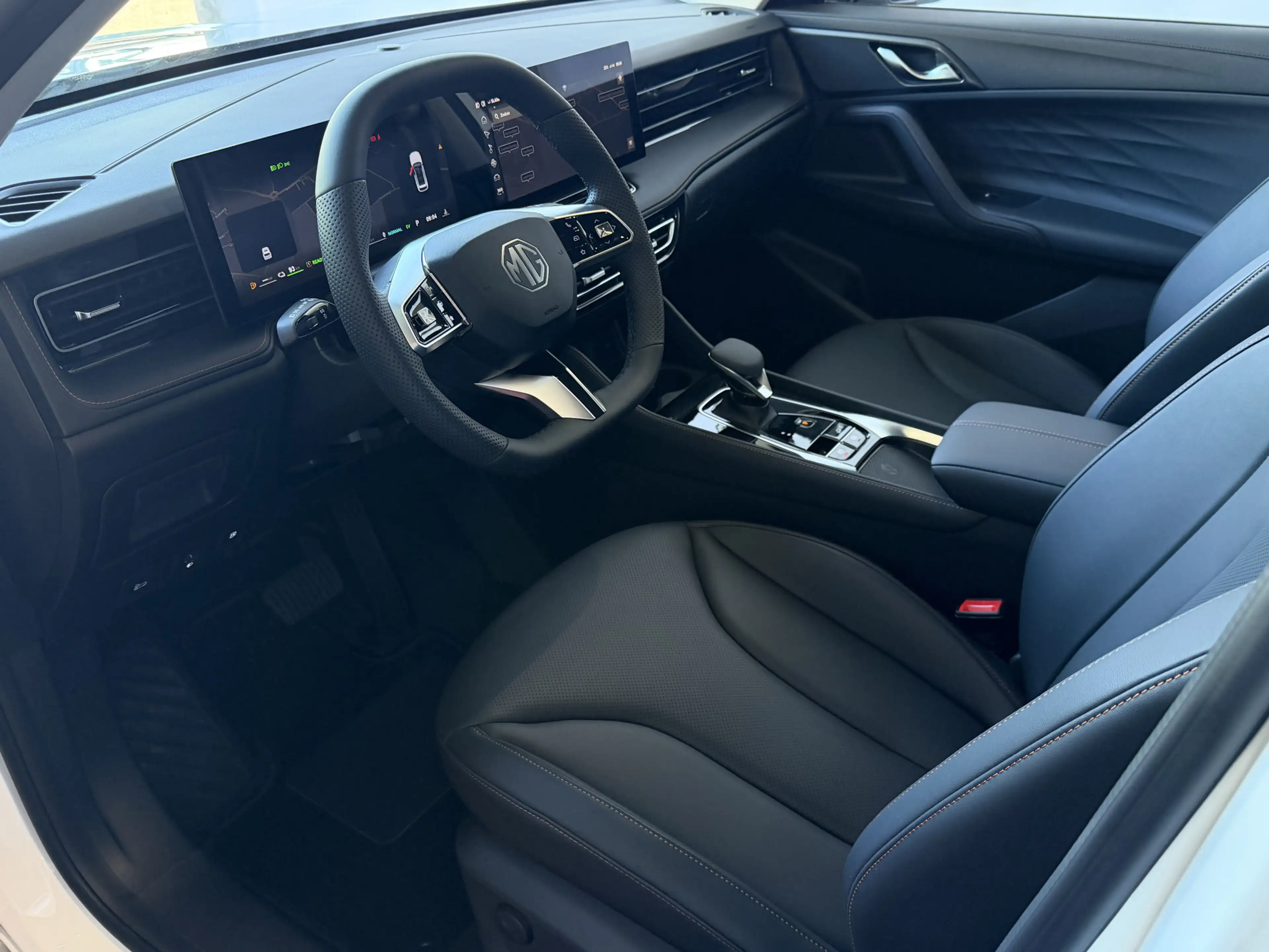 MG HS MG PHEV 1.5 TGDI LUXURY PHEV PLUG-IN HYBRIDE | LEE — photo 8