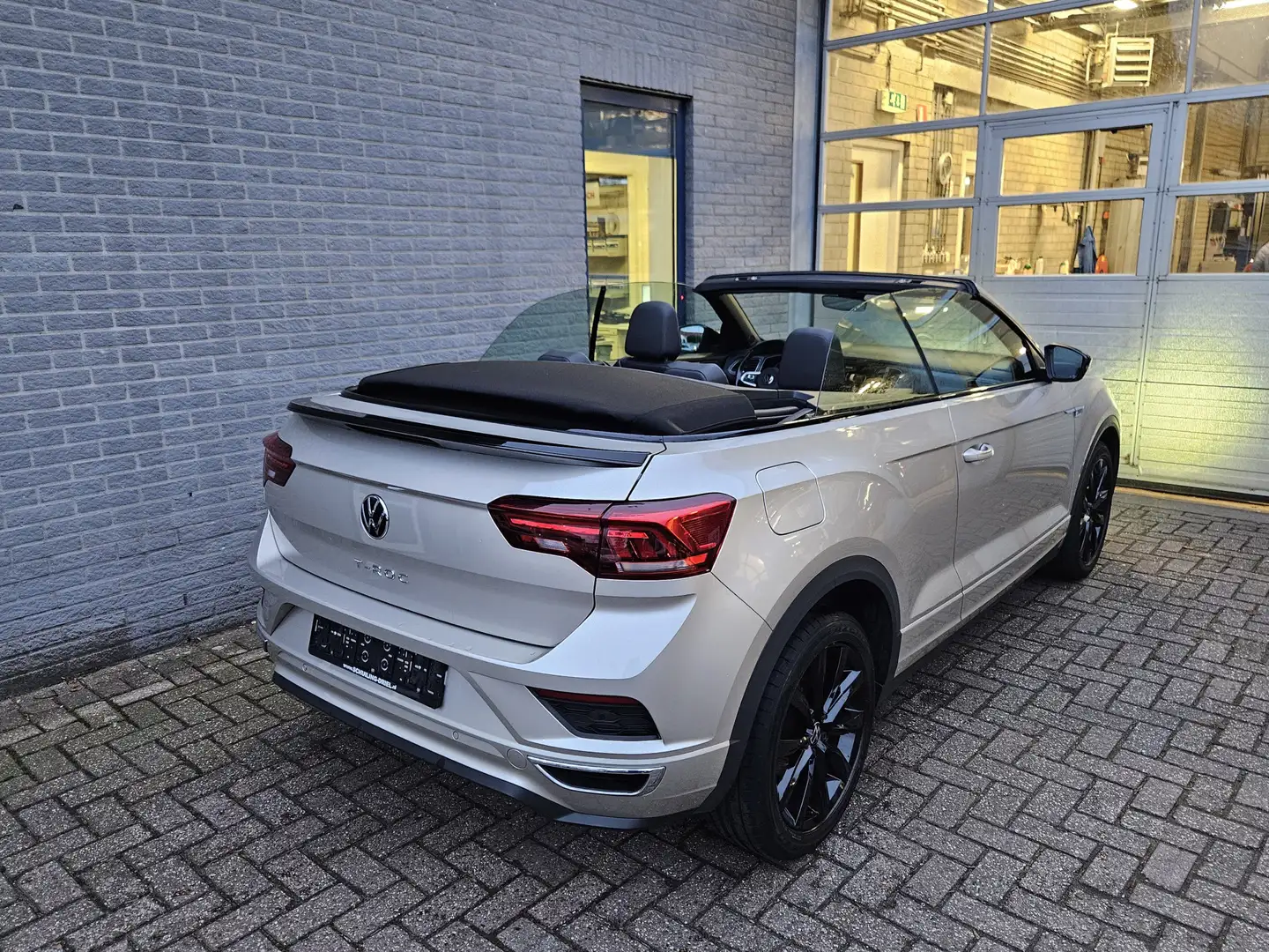 Volkswagen T-Roc Cabrio 1.5 TSI R-Line Inclusief Afleveringskosten Zilver - 2