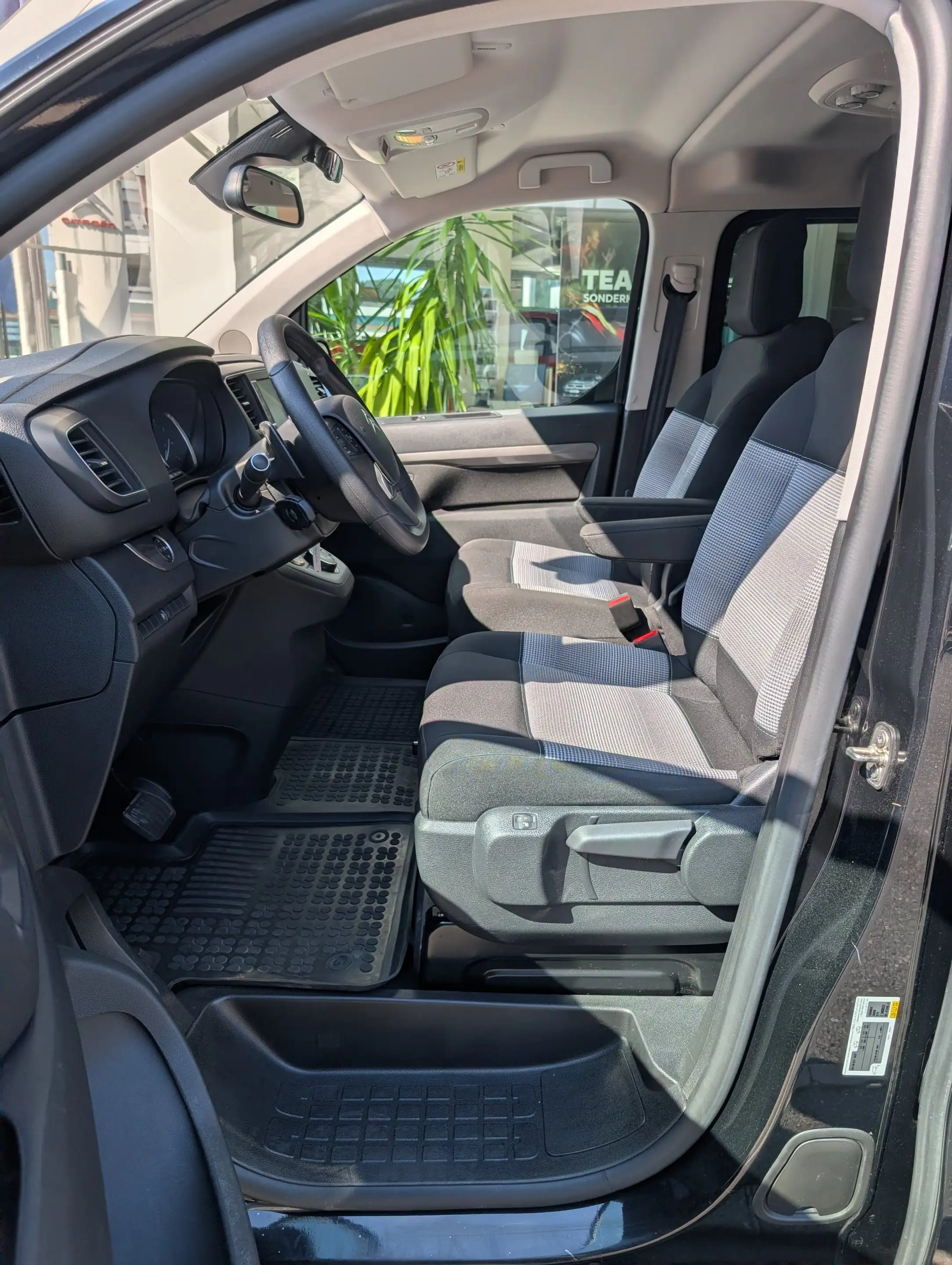 Citroen Spacetourer M BlueHDi 145 EAT8 Feel *SHZ*Xenon*Kamera* — photo 5