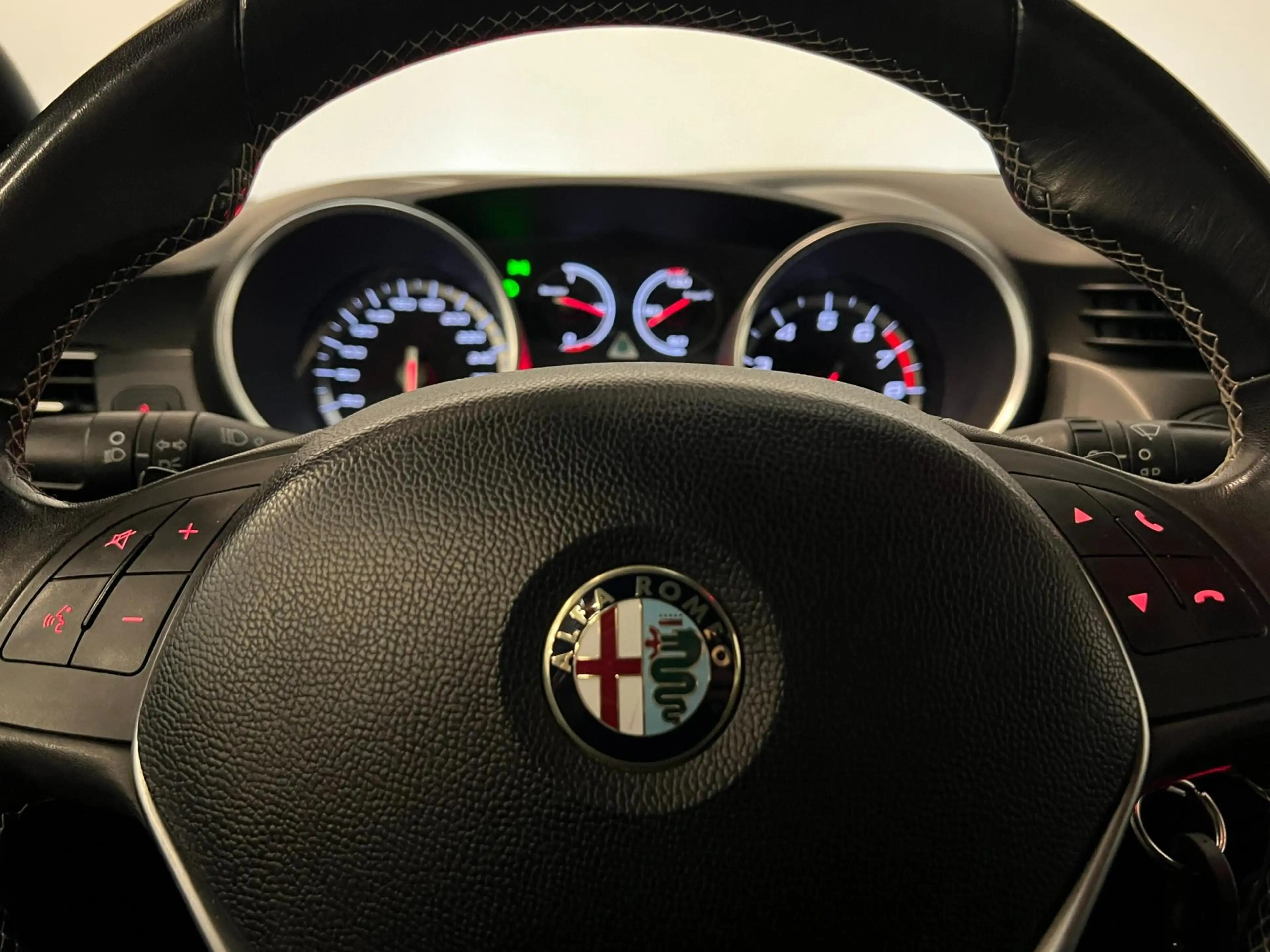 Alfa Romeo Giulietta 1.7 TBi Quadrifoglio Verde / Bose / Xenon — photo 11