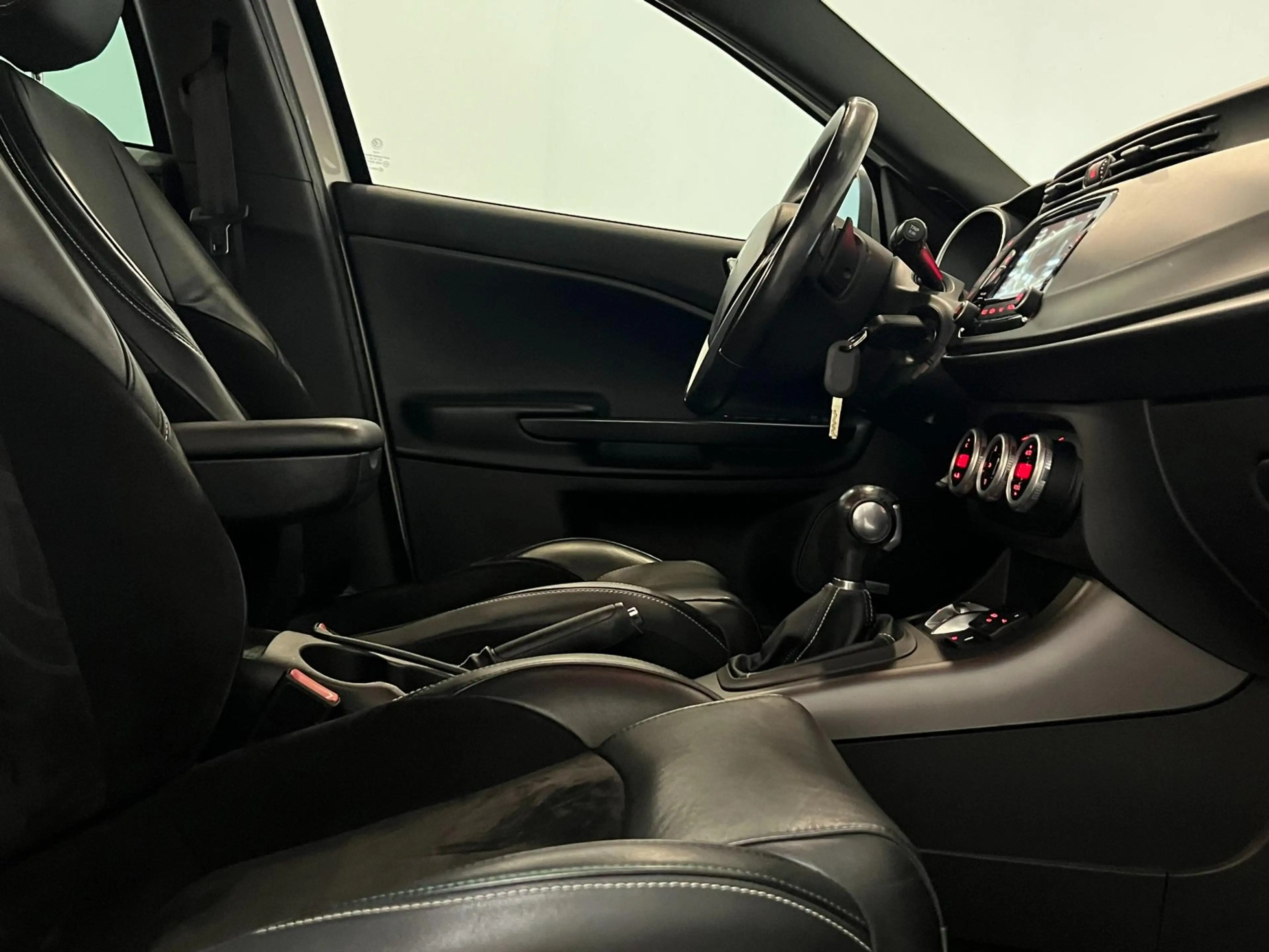 Alfa Romeo Giulietta 1.7 TBi Quadrifoglio Verde / Bose / Xenon — photo 7