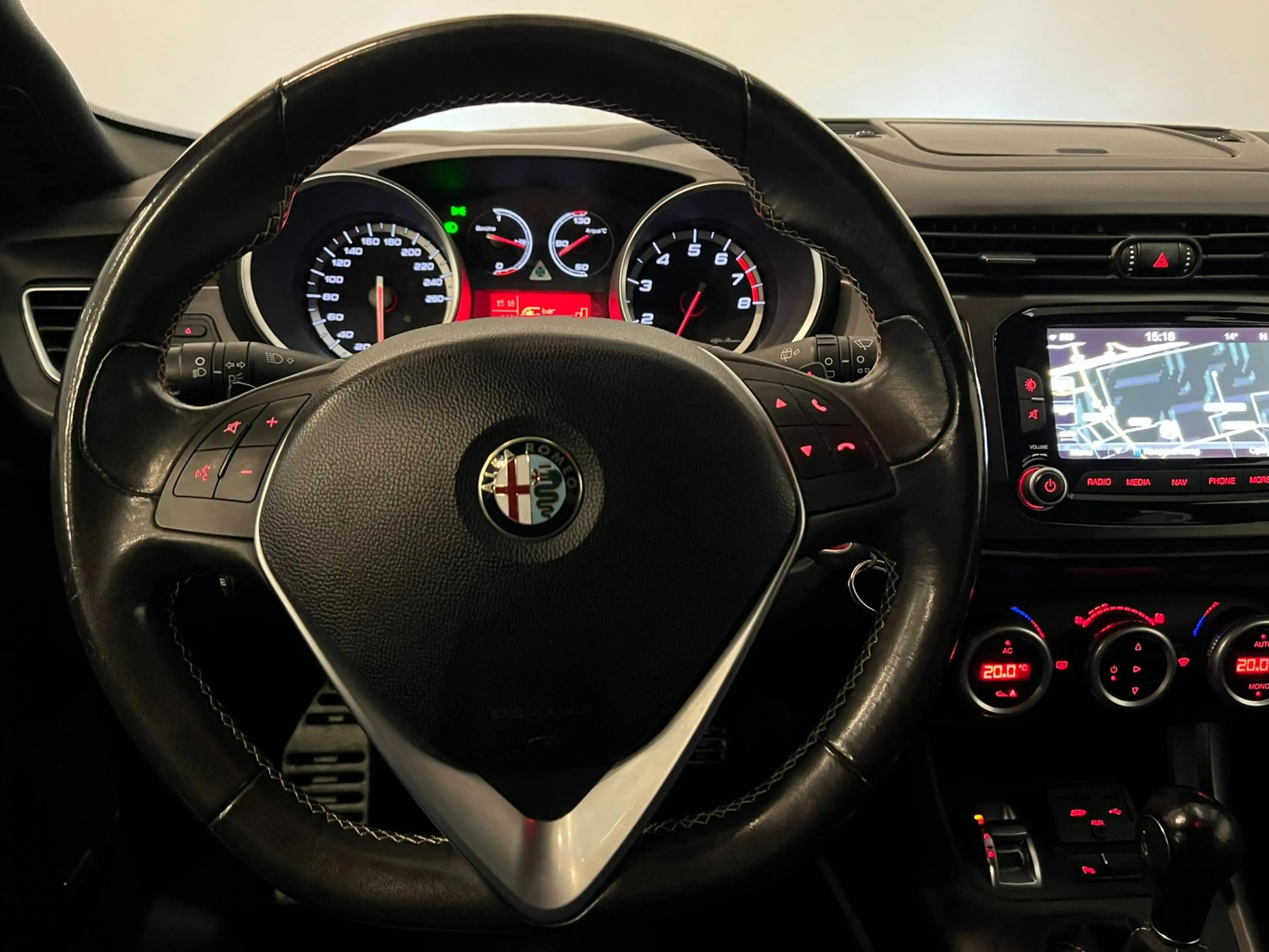 Alfa Romeo Giulietta 1.7 TBi Quadrifoglio Verde / Bose / Xenon — photo 10