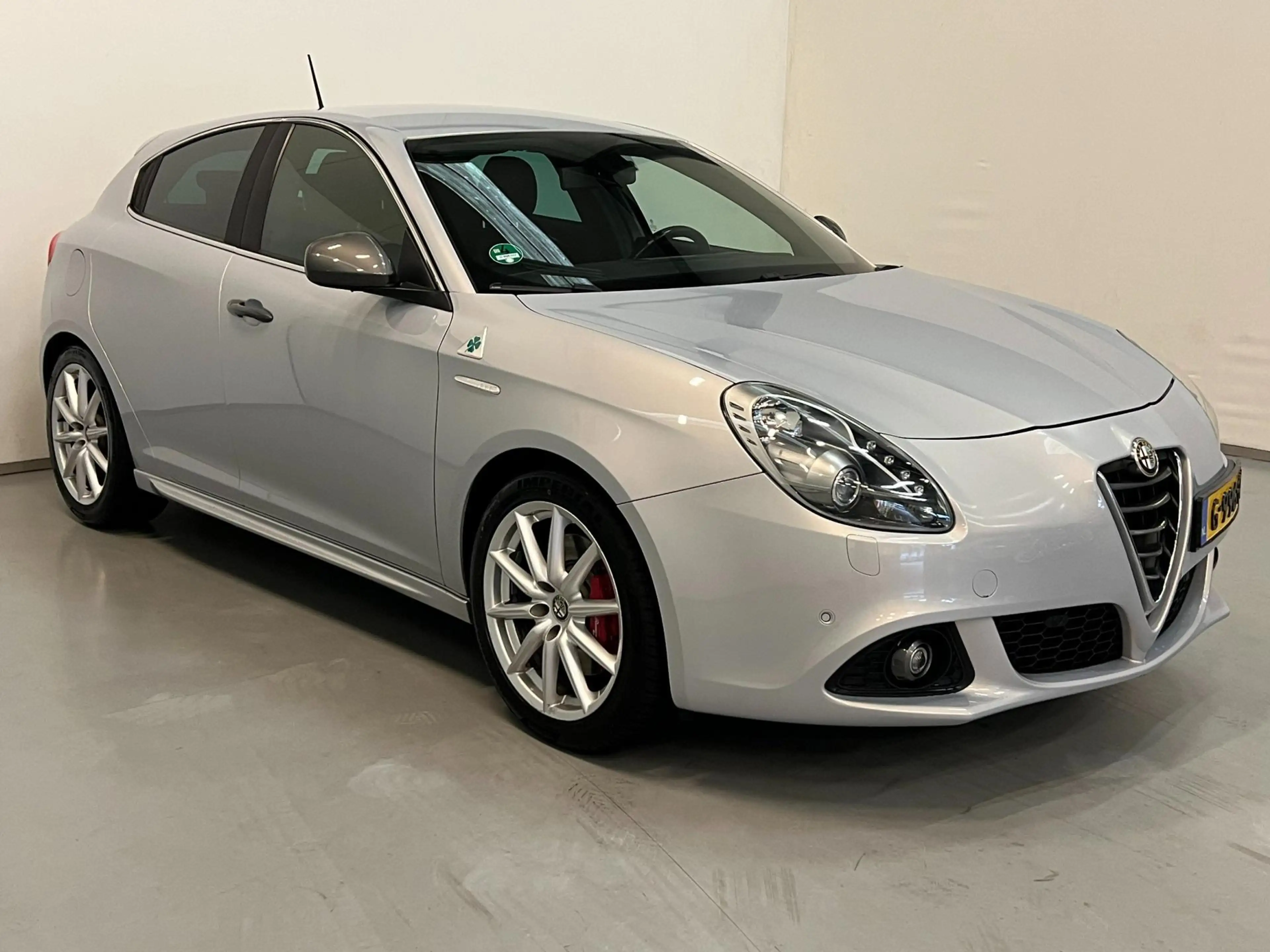Alfa Romeo Giulietta 1.7 TBi Quadrifoglio Verde / Bose / Xenon — photo 2