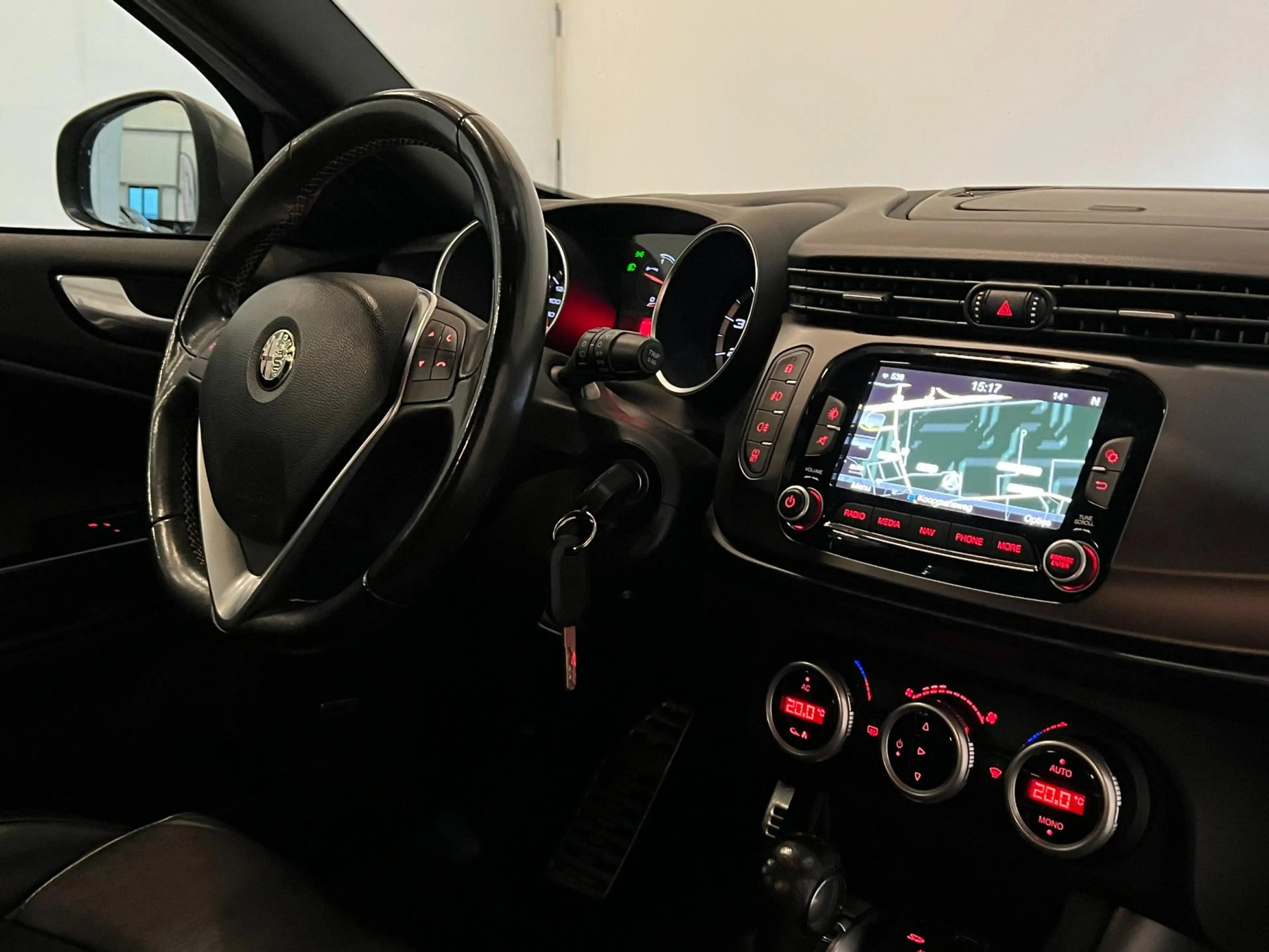 Alfa Romeo Giulietta 1.7 TBi Quadrifoglio Verde / Bose / Xenon — photo 9