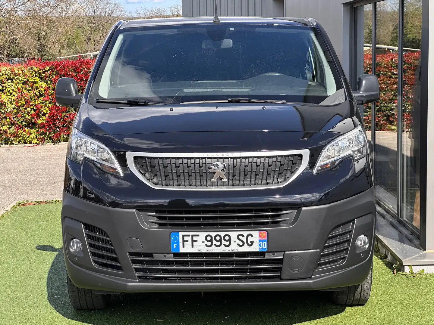 Peugeot Expert Fourgon Long 2.0 BlueHDi 180 S&S EAT6 Premium Pack Černá - 2