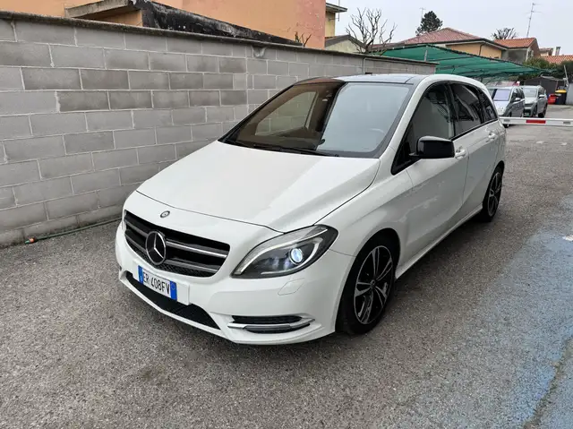 Mercedes-Benz B 200
