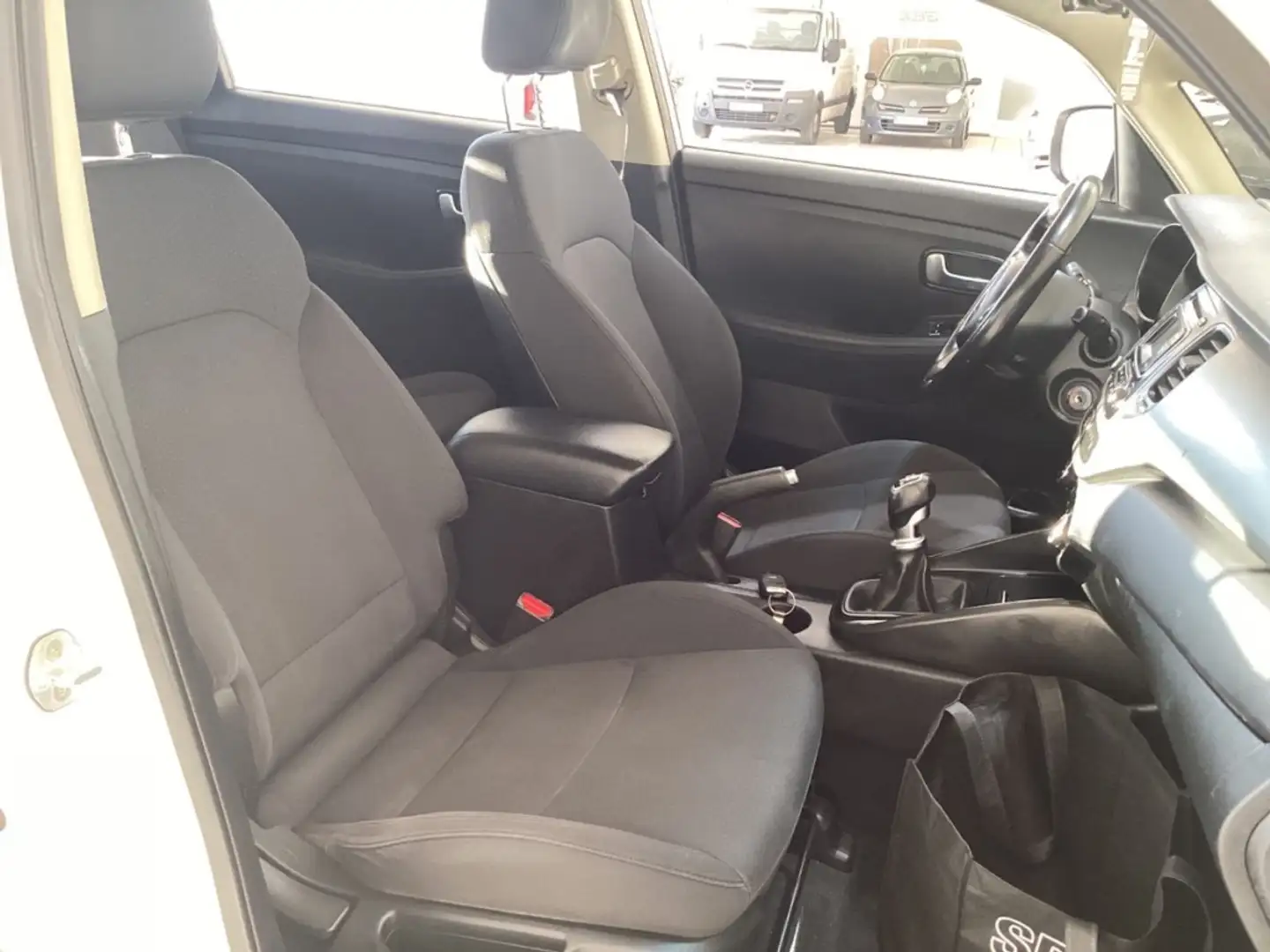 Kia Carens 1.7CRDi Eco-Dynamics Euro2016 115 Weiß - 2