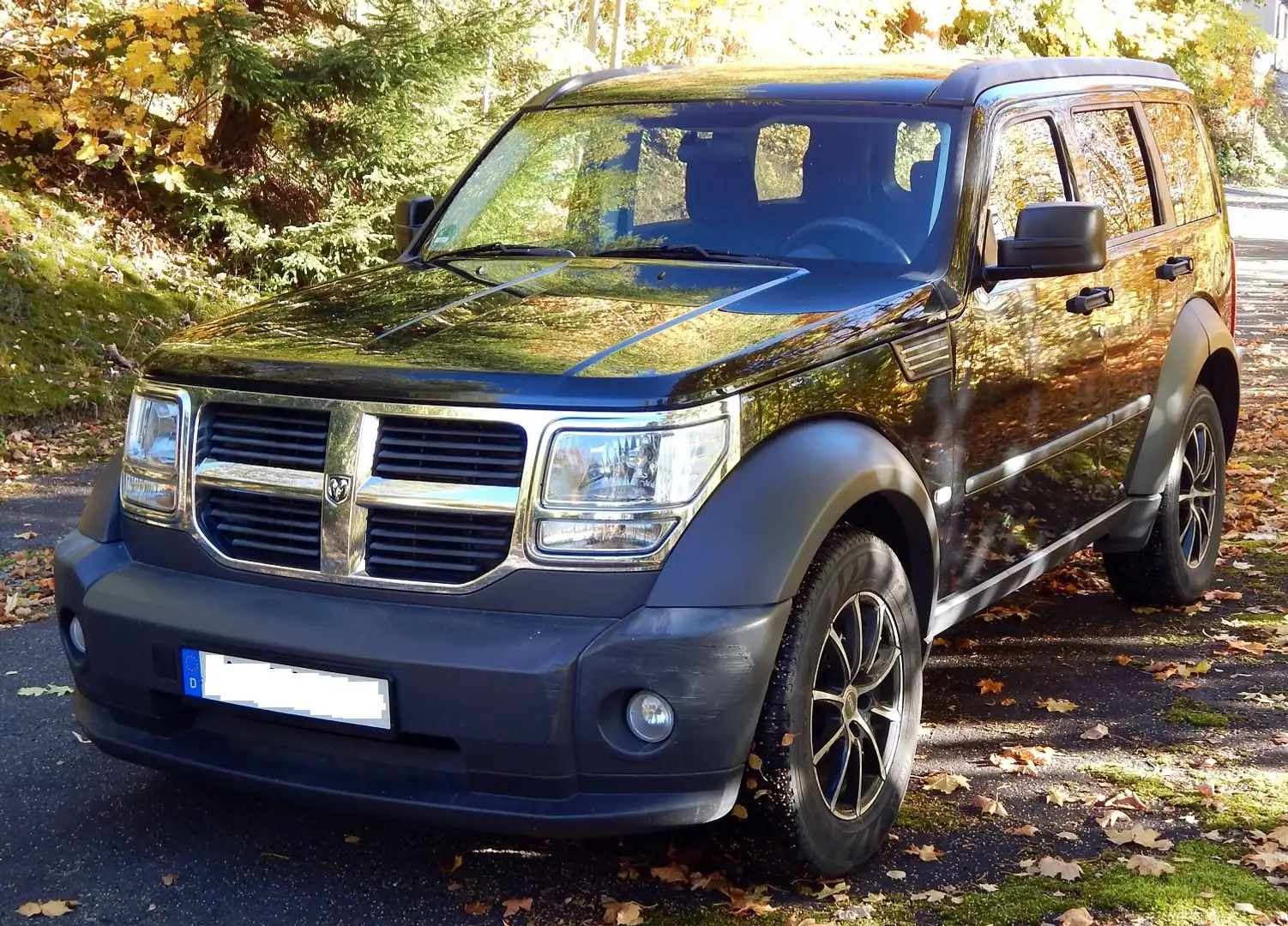 Dodge Nitro Nitro 2.8 CRD DPF Automatik SE Schwarz - 2