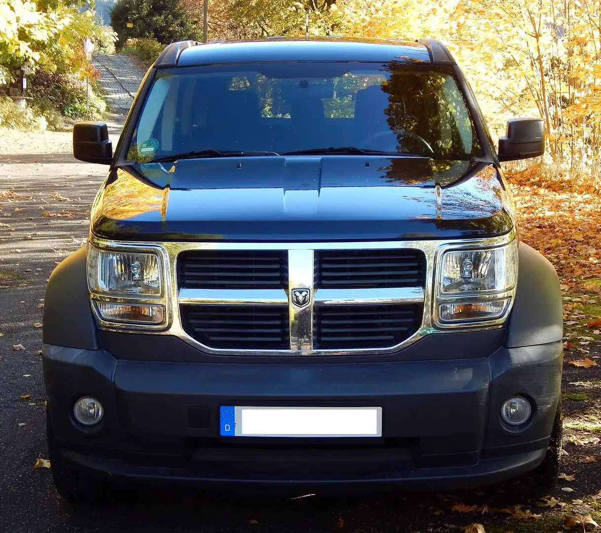 Dodge Nitro Nitro 2.8 CRD DPF Automatik SE Schwarz - 1