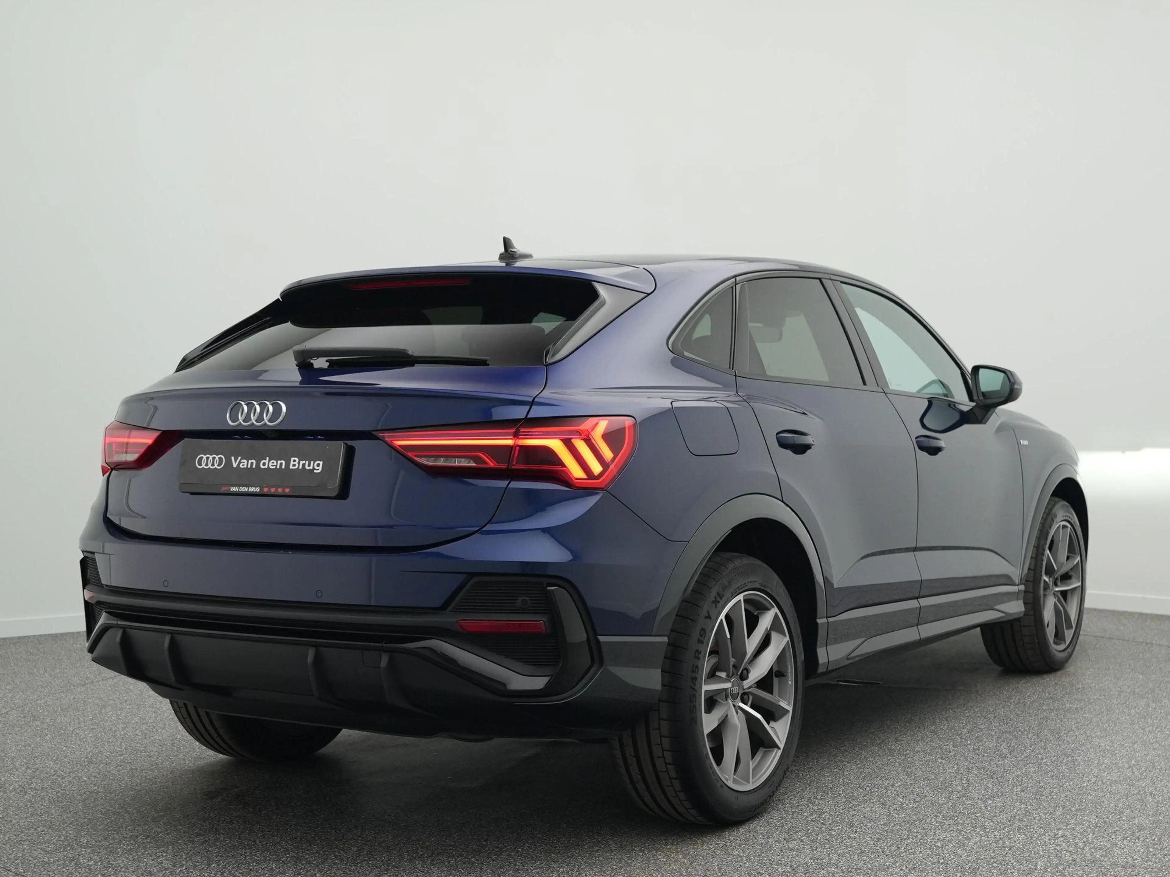 Audi Q3 Sportback S Edition 45 TFSI e 245 PK Automaat | Cr — photo 2