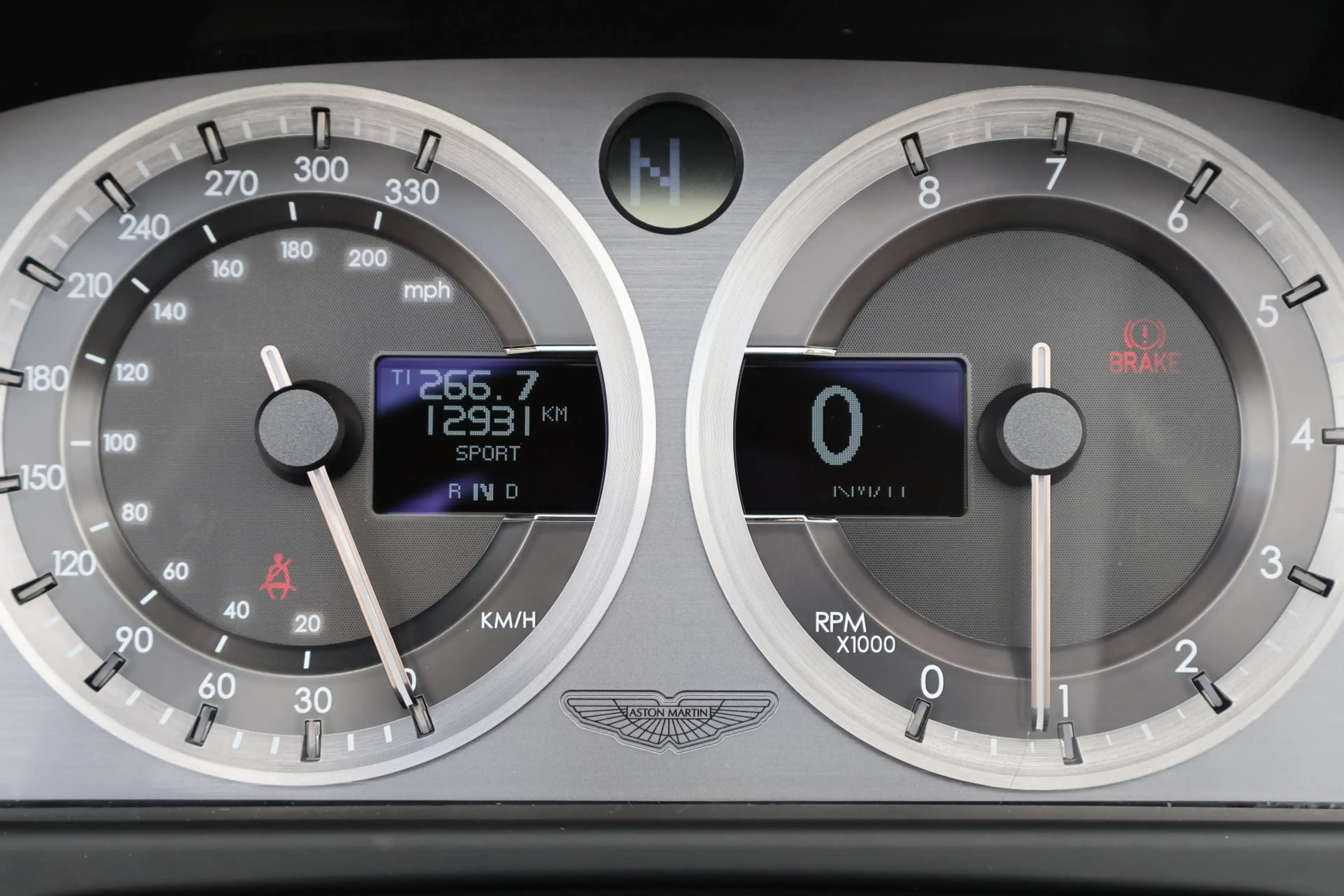 Aston Martin Vantage V8 Roadster 4.7 V8 Sportshift — photo 19