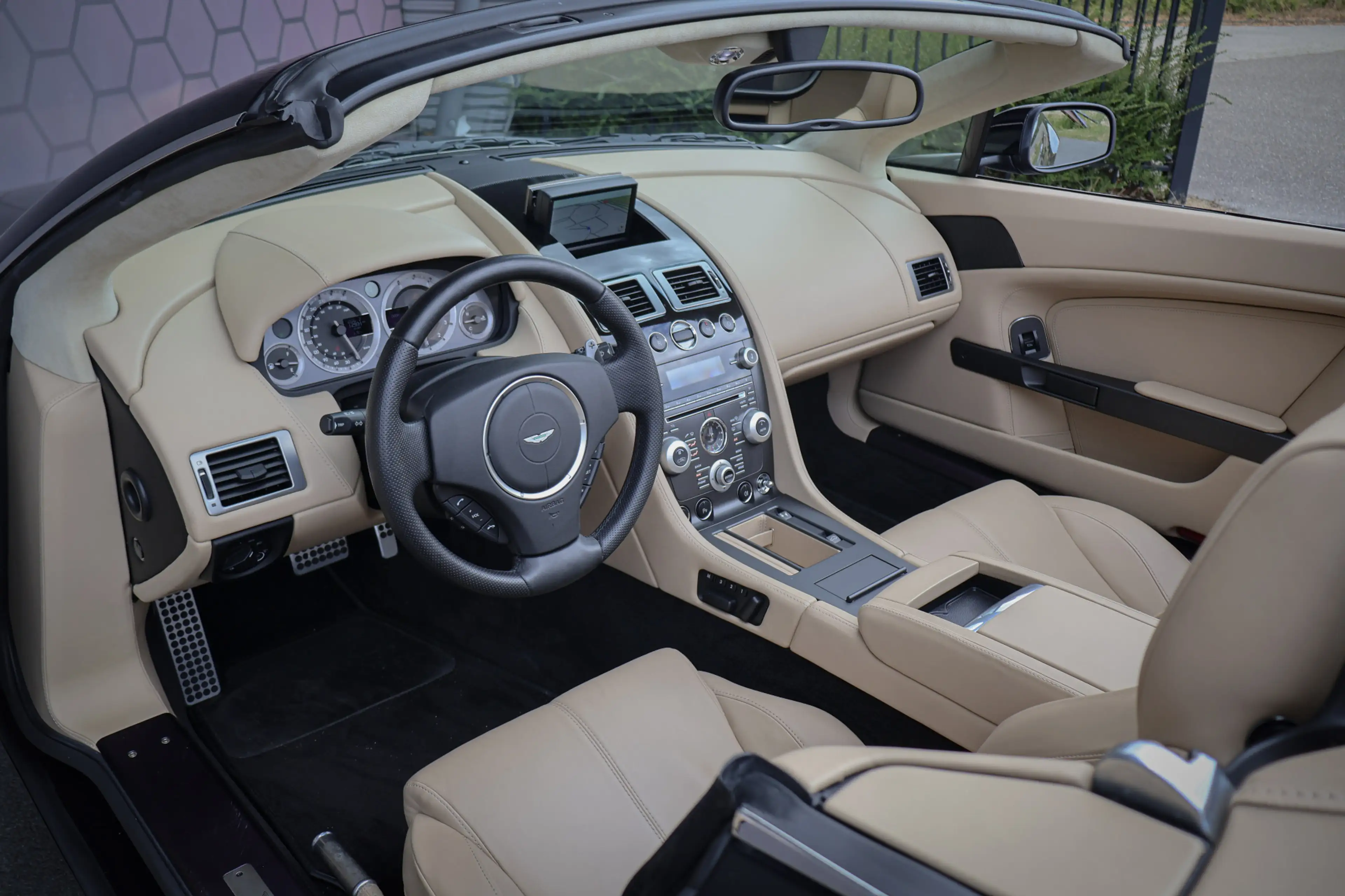 Aston Martin Vantage V8 Roadster 4.7 V8 Sportshift — photo 12