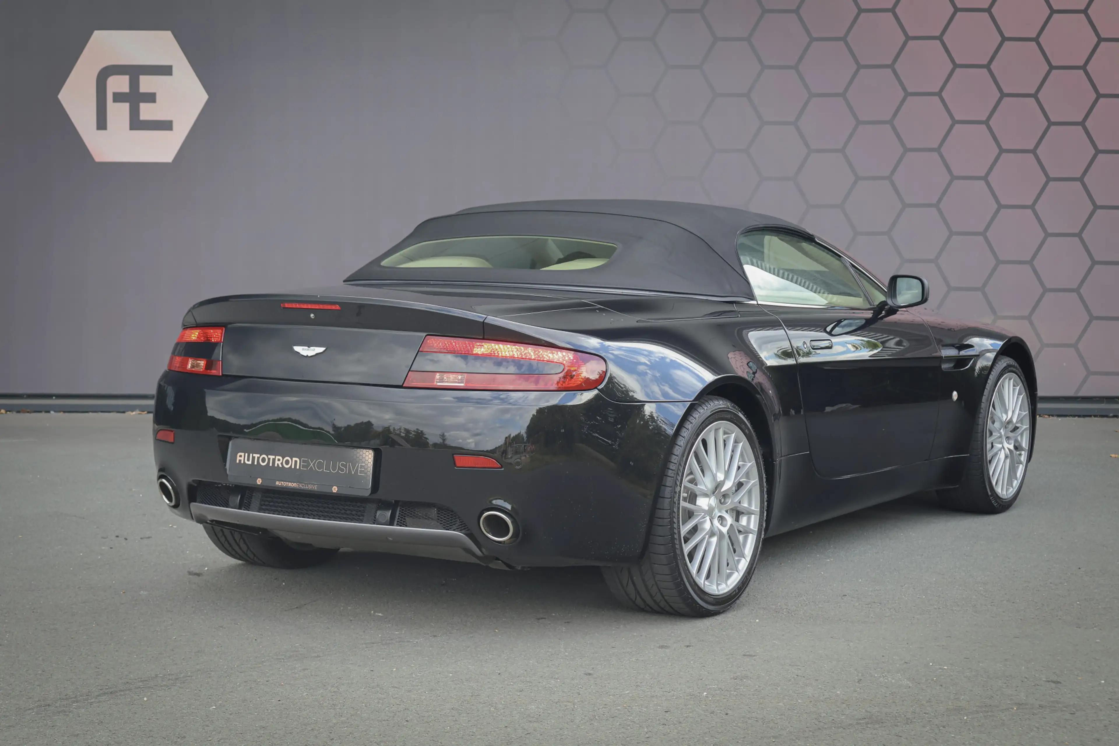 Aston Martin Vantage V8 Roadster 4.7 V8 Sportshift — photo 2