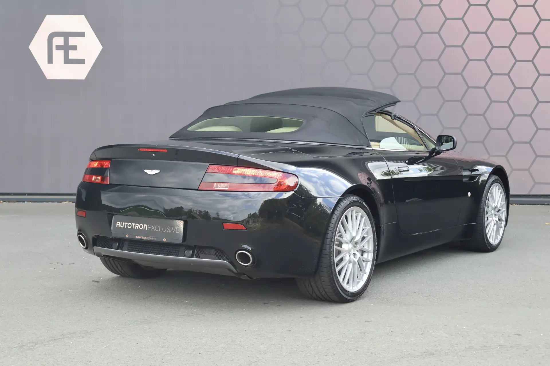 애스턴마틴 밴티지 Roadster 2009 검정 사진 3