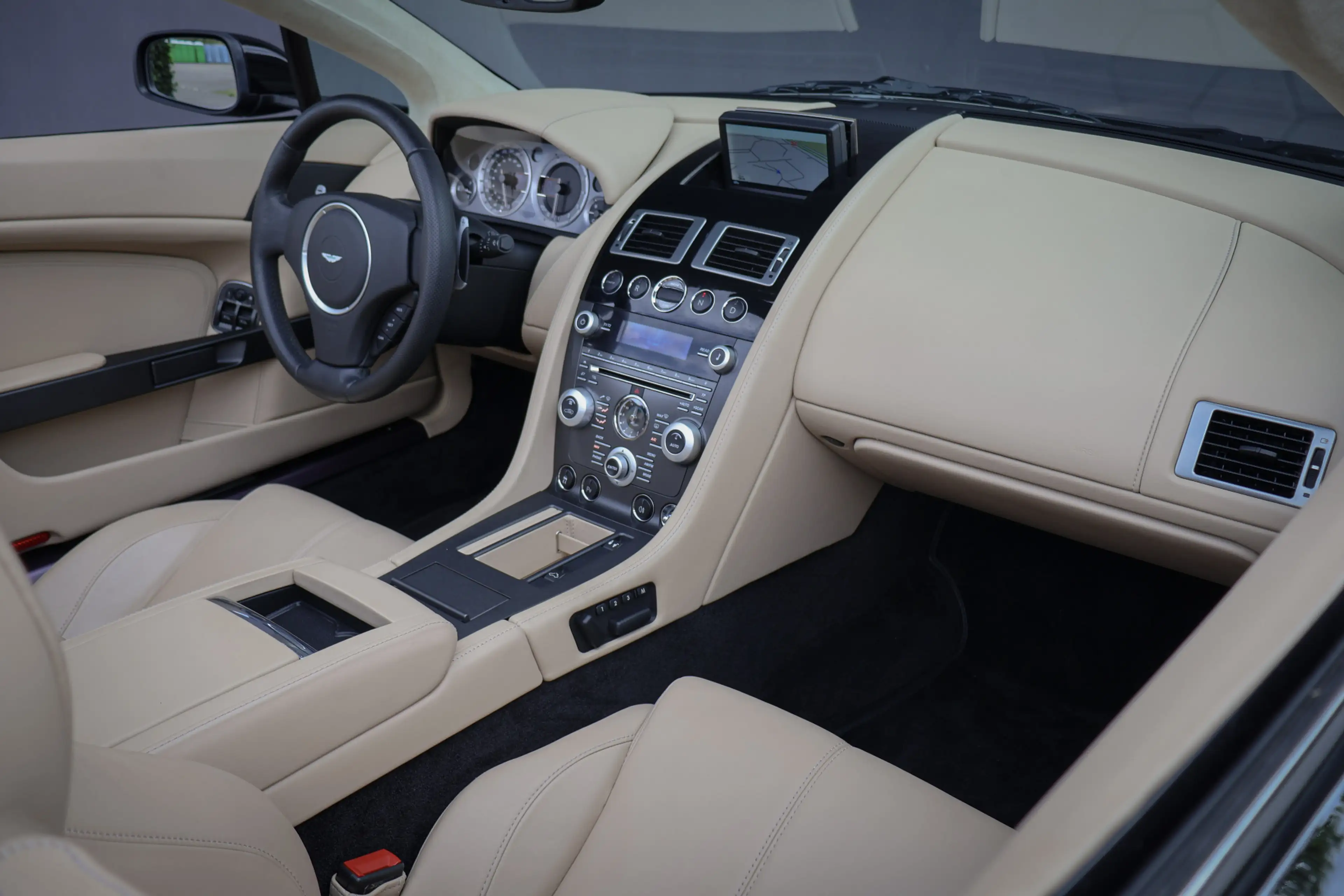 Aston Martin Vantage V8 Roadster 4.7 V8 Sportshift — photo 3
